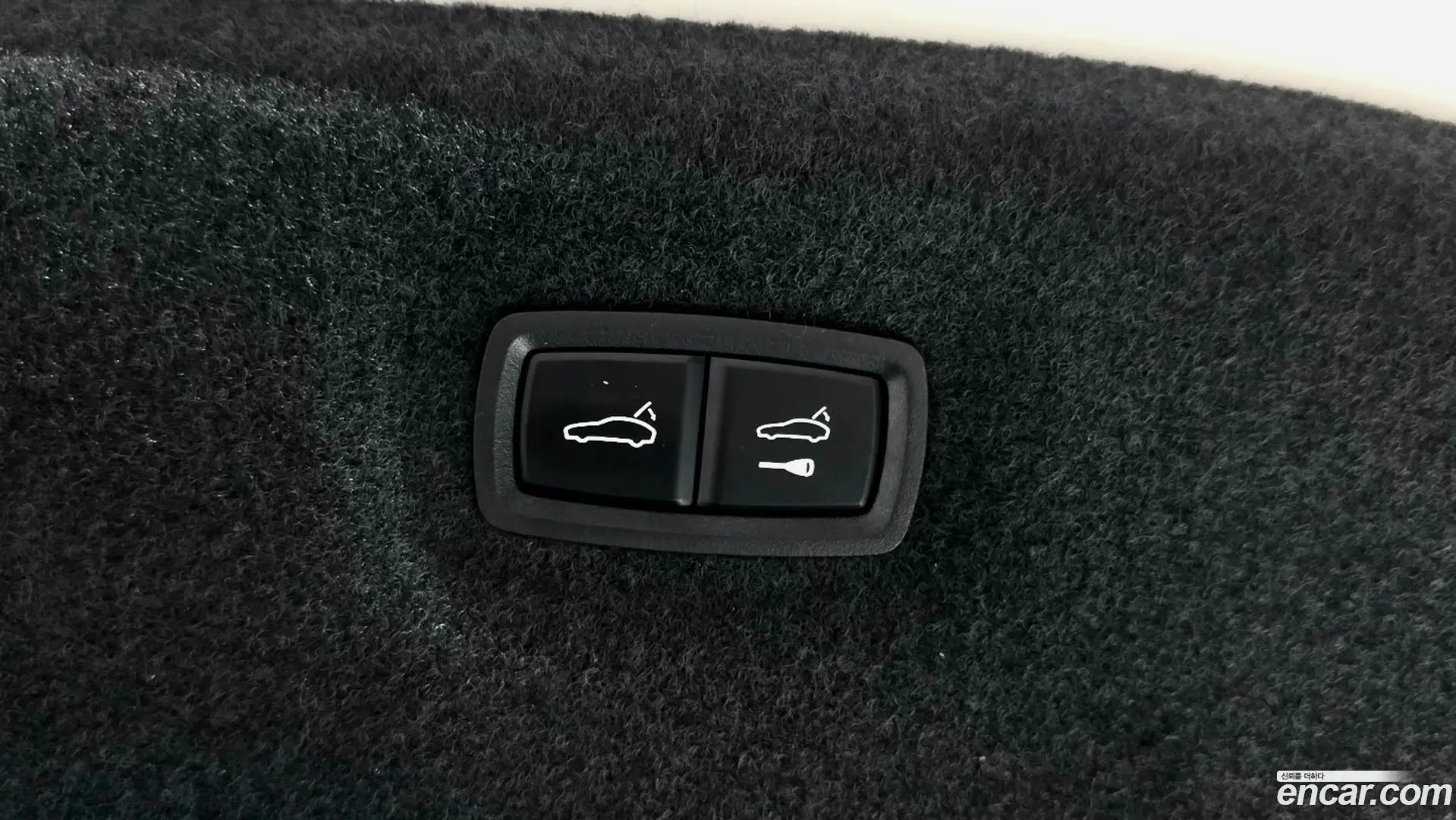 Porsche Taycan Base