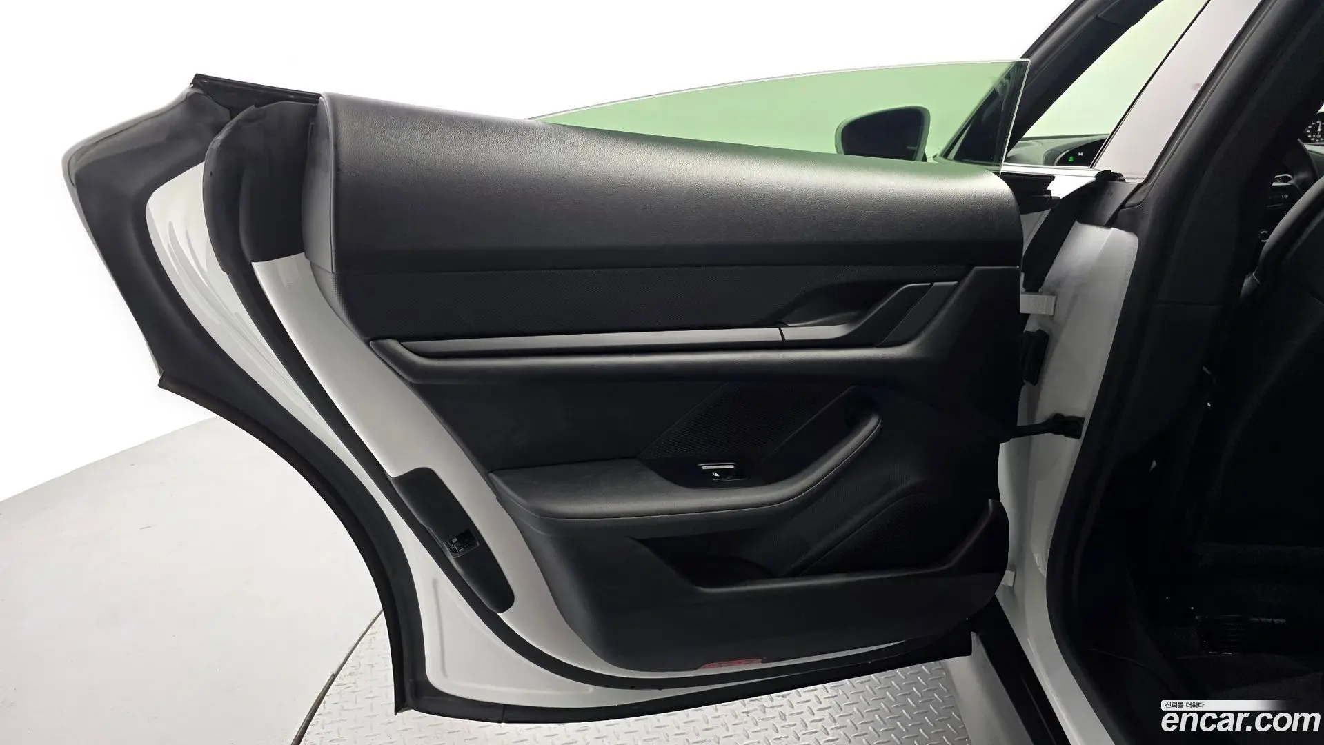 Porsche Taycan Base