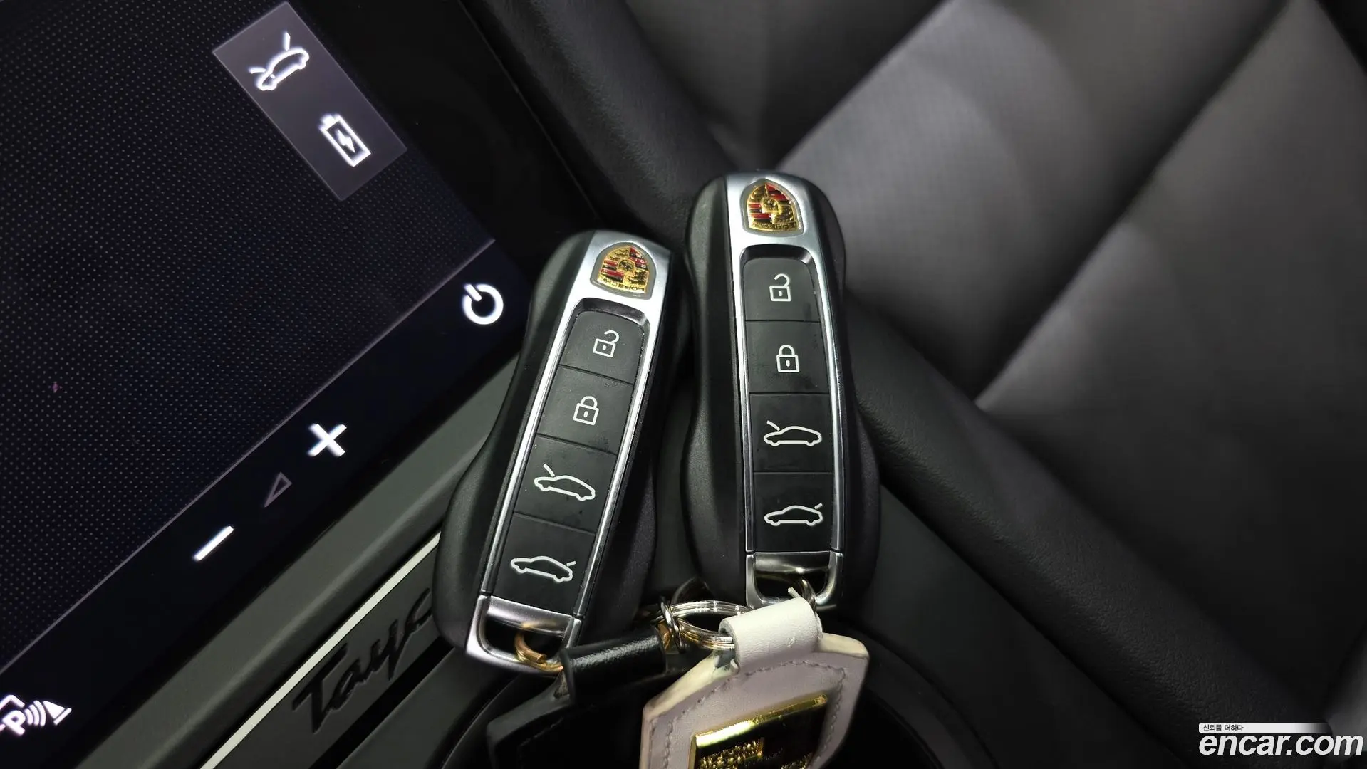 Porsche Taycan Base