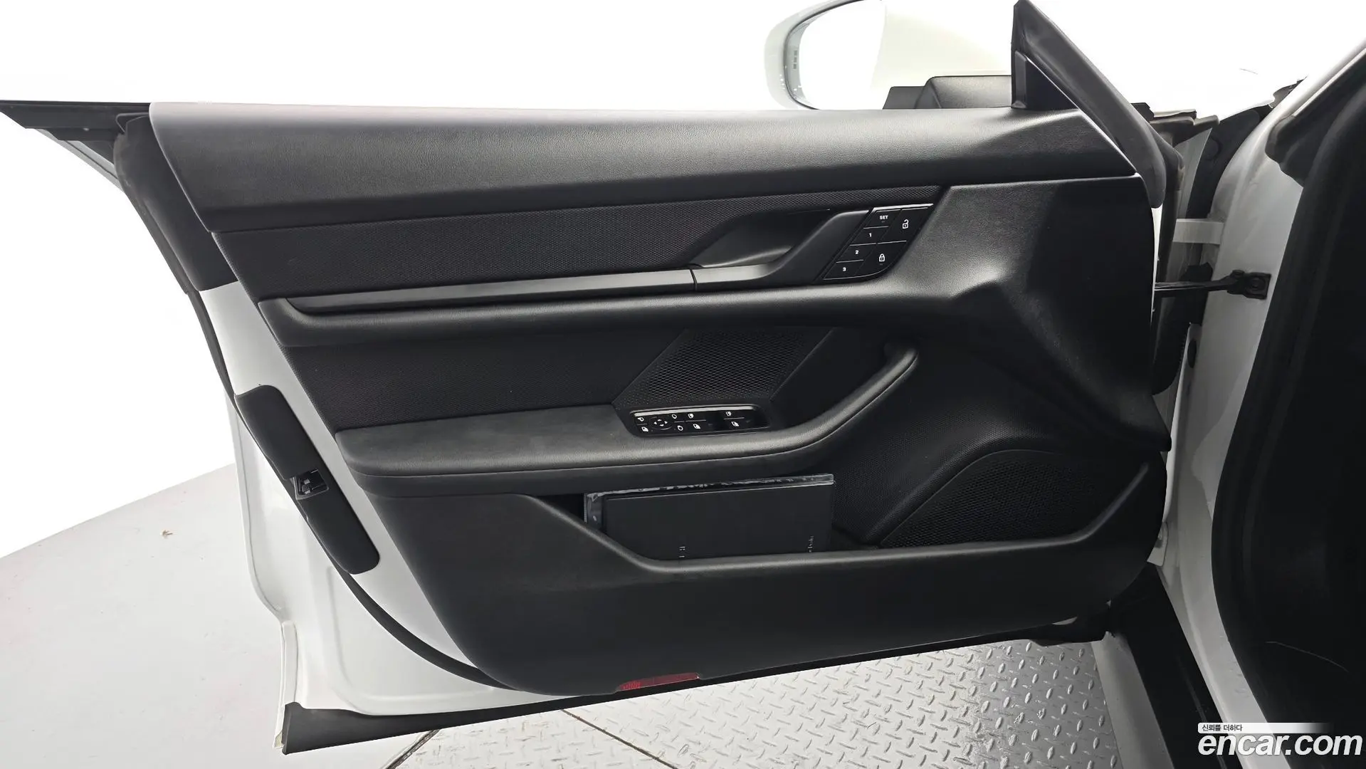 Porsche Taycan Base