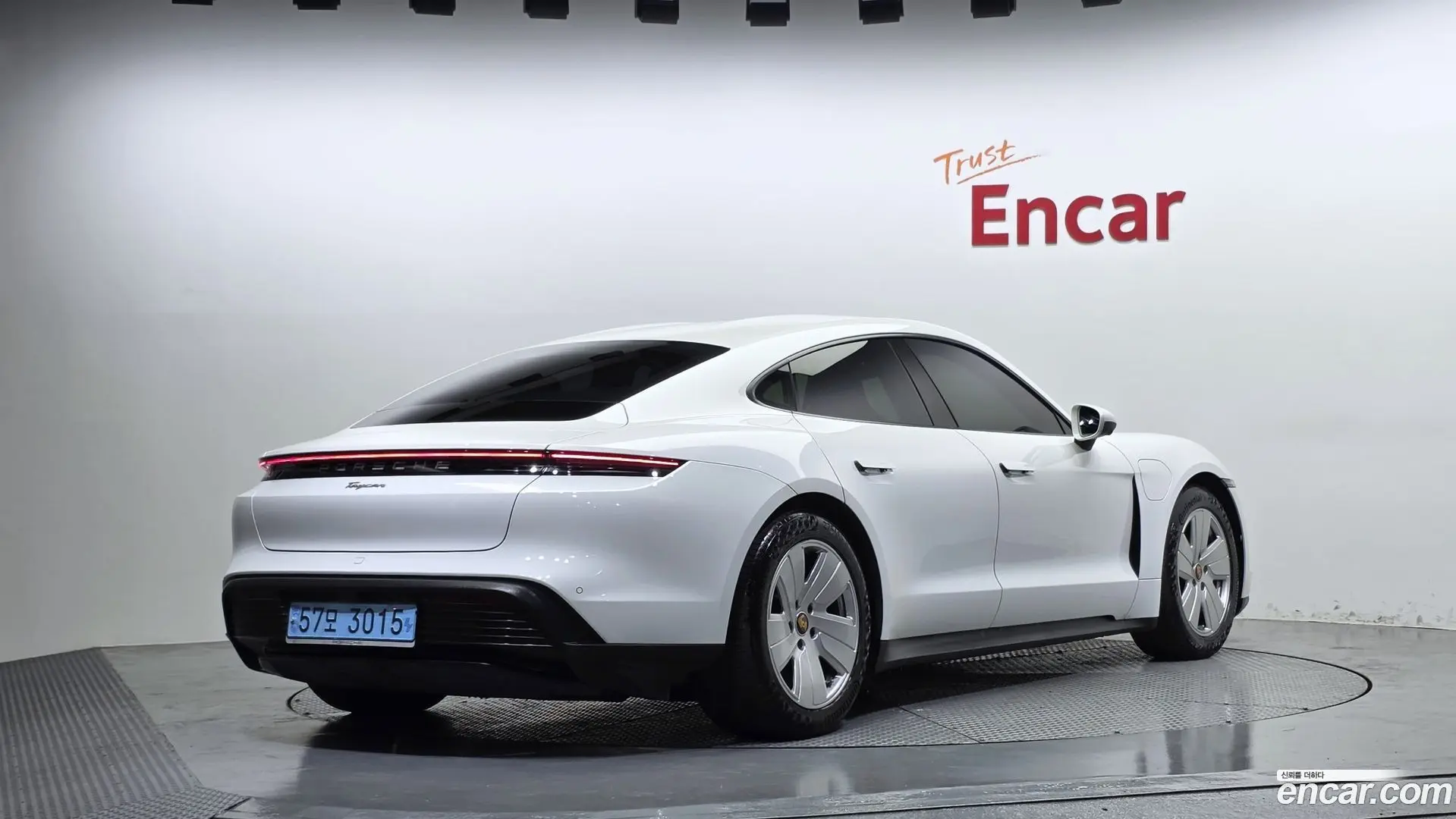 Porsche Taycan Base