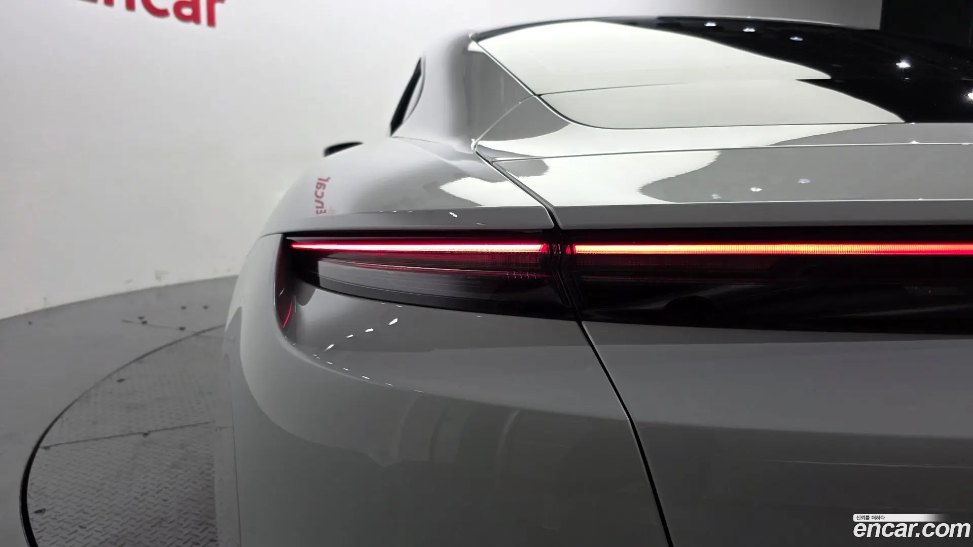 Porsche Taycan Base