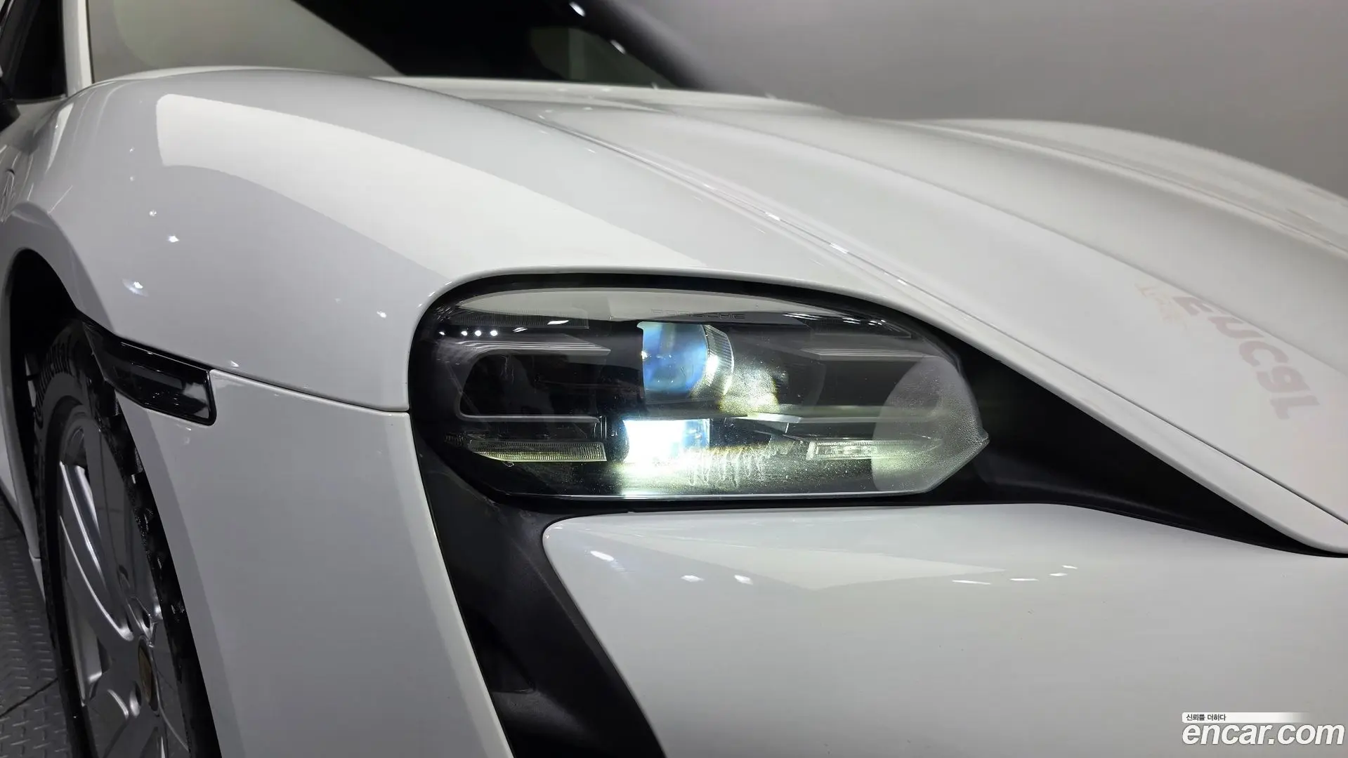 Porsche Taycan Base