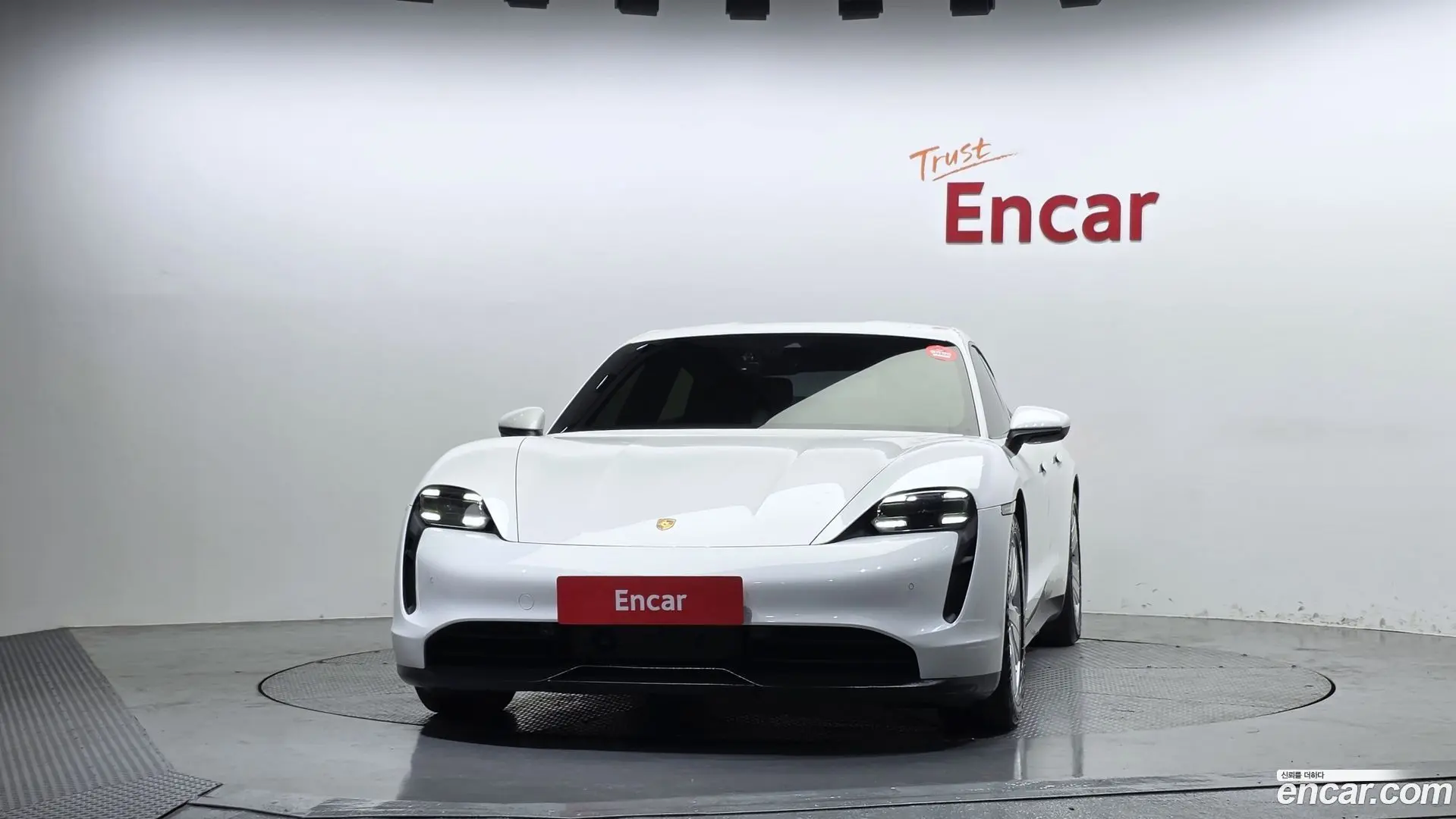 Porsche Taycan Base