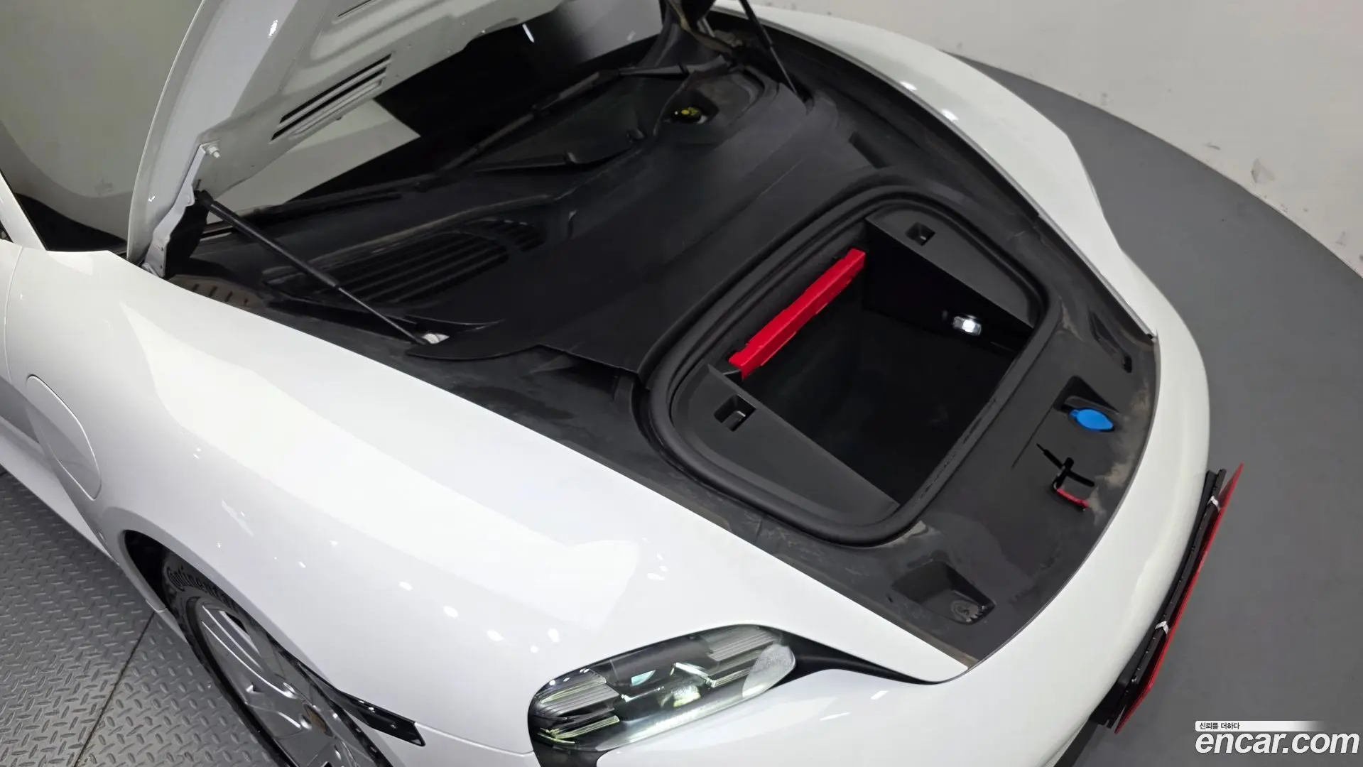 Porsche Taycan Base