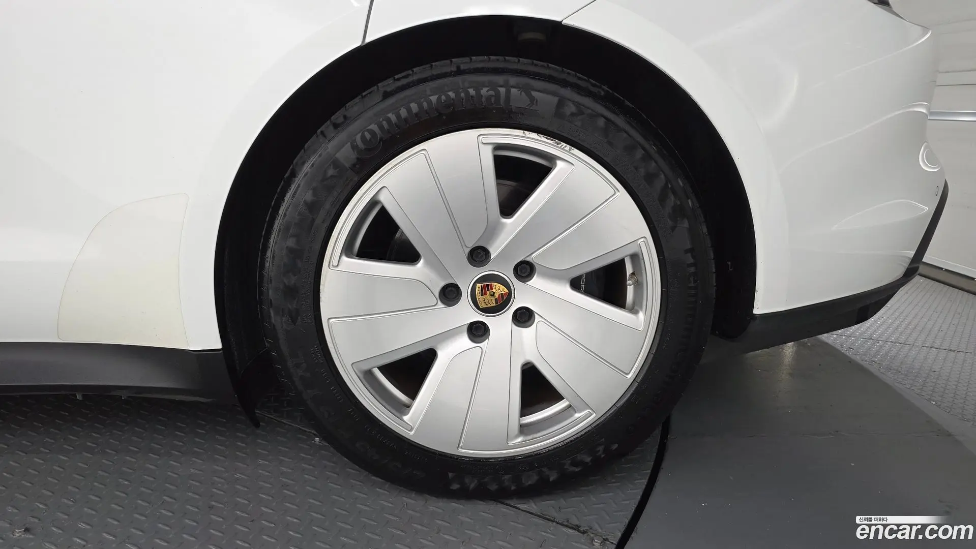 Porsche Taycan Base