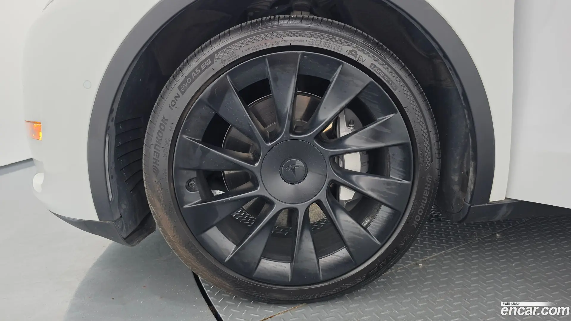 Tesla Model Y Long Range AWD