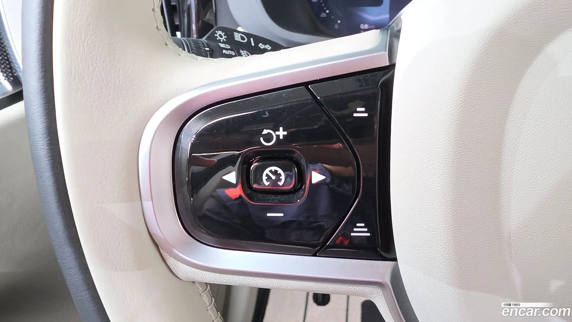 Volvo XC60 B5 Ultra Dark Air Sus
