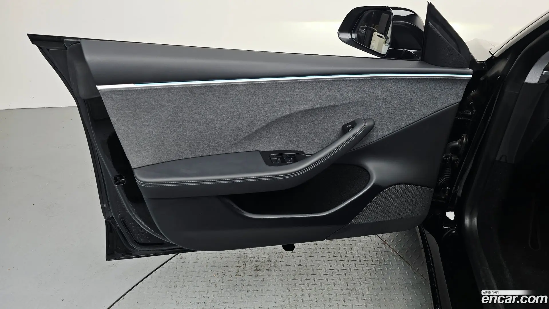 Tesla Model 3 RWD
