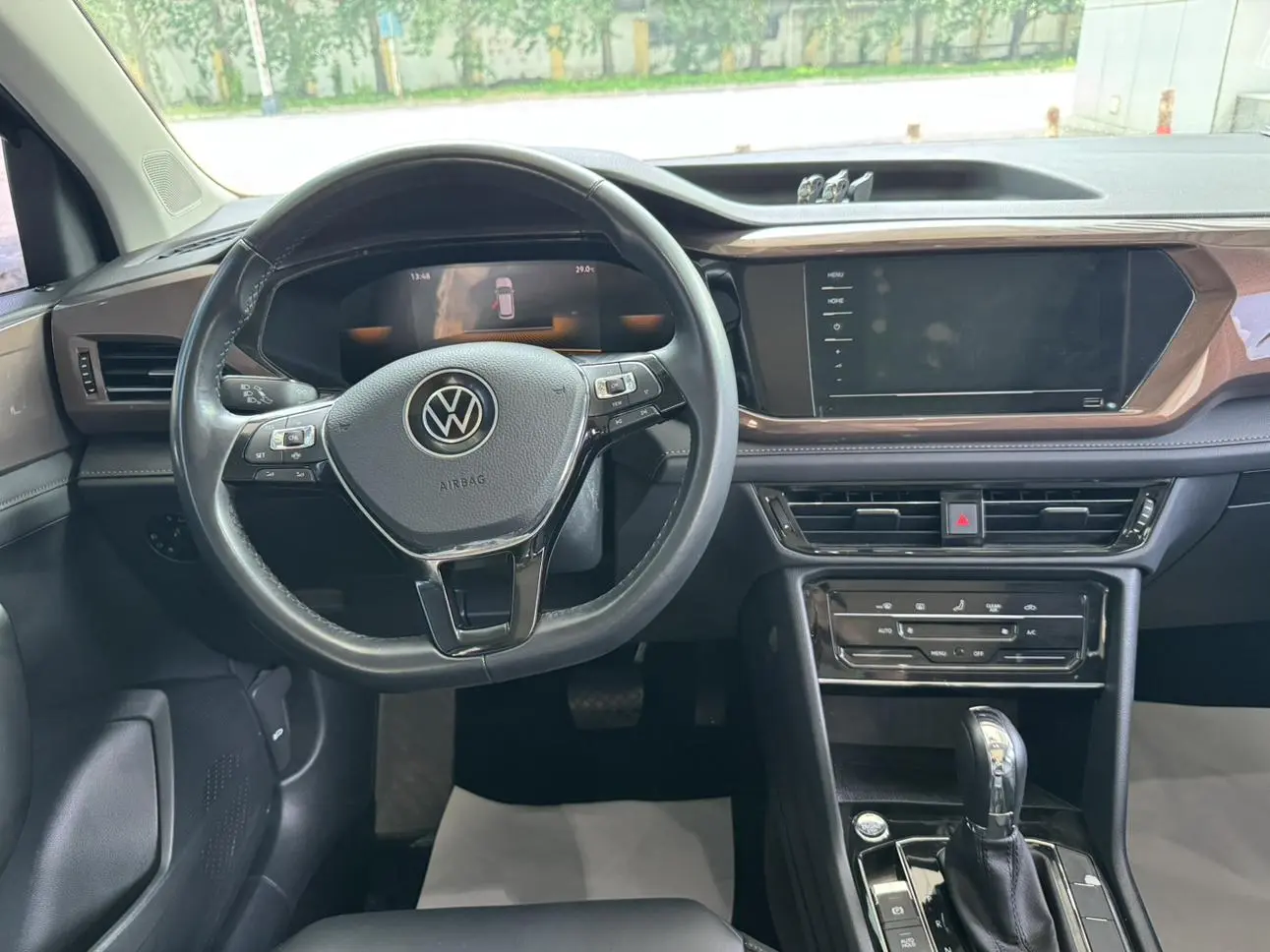 Volkswagen Tharu 2022 280TSI 2WD Luxury