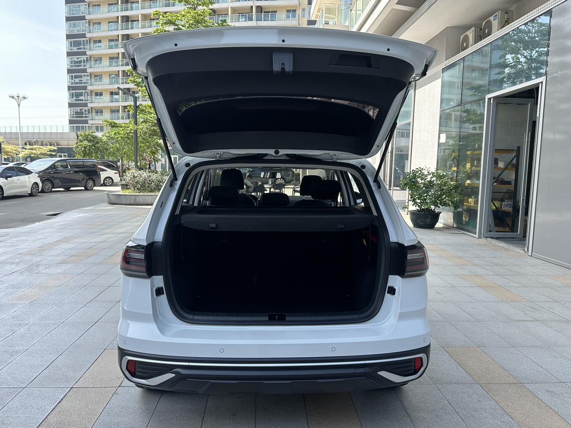 Volkswagen Tharu 2023 300TSI 2WD