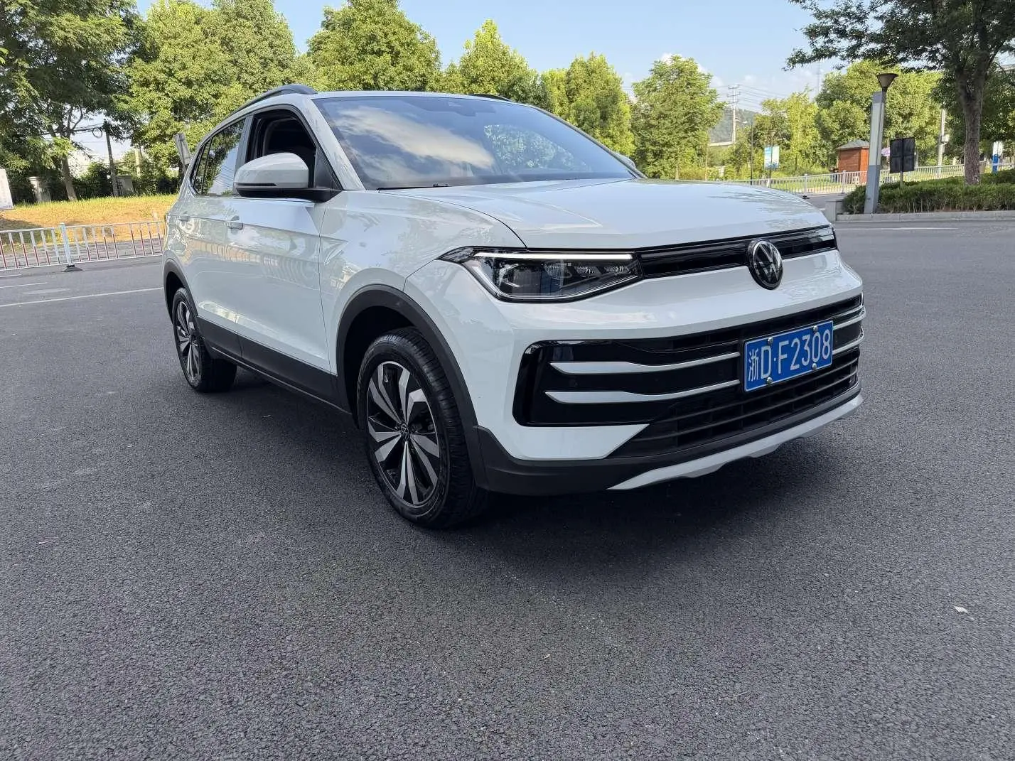 Volkswagen Tharu 2025 Sharp 1.5L Sharp