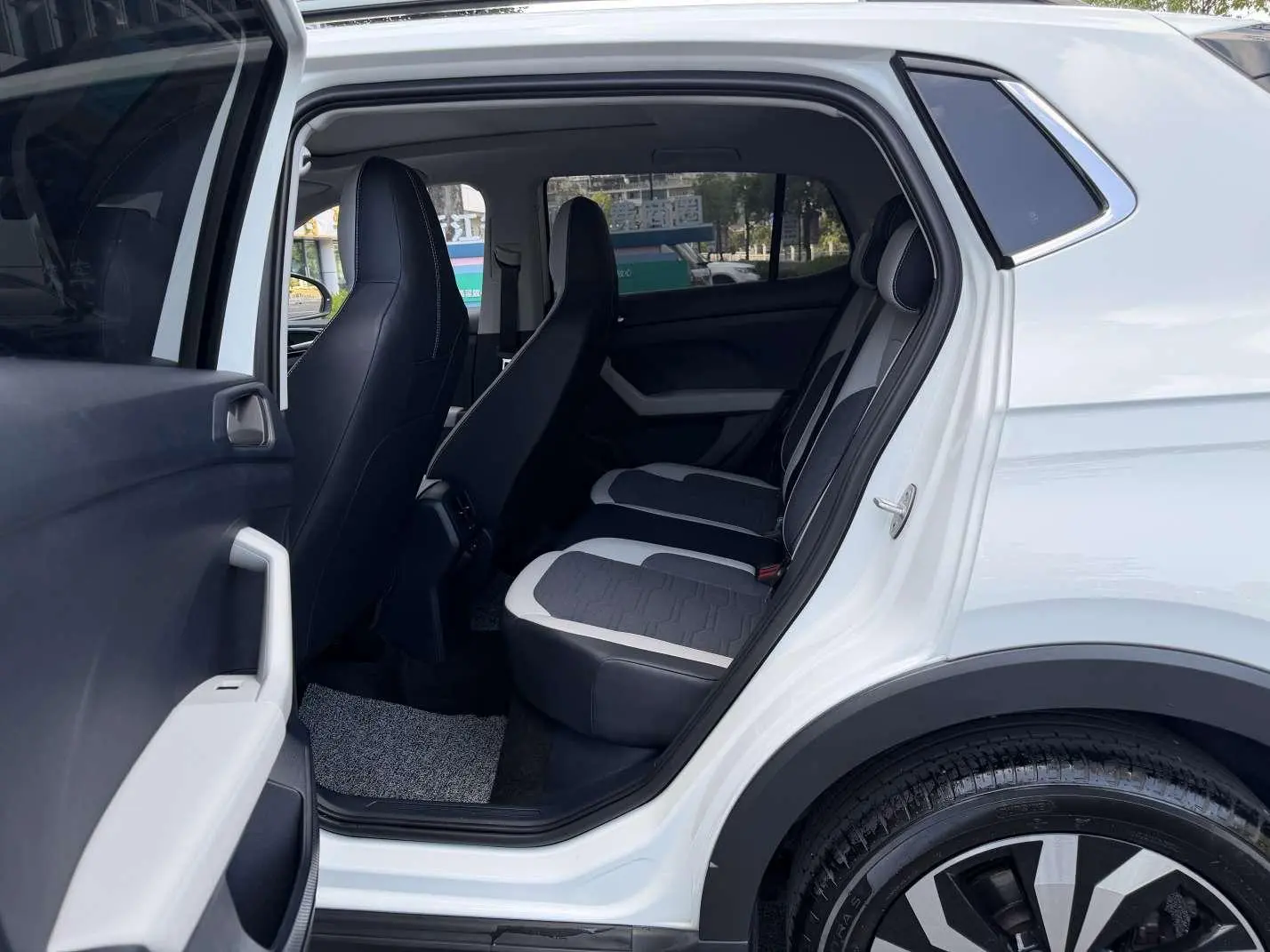Volkswagen Tharu 2025 Sharp 1.5L Sharp