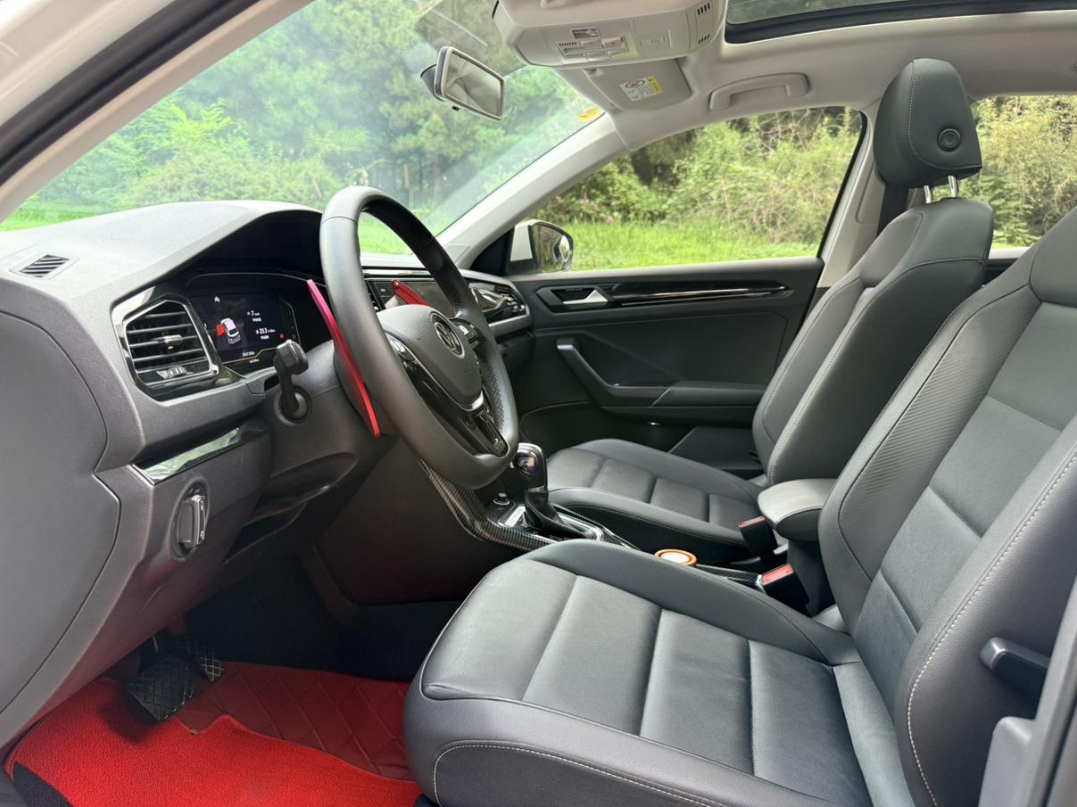 Volkswagen T-Roc 2021 280TSI DSG 2WD Comfort Smart Connected 30 Anniversary Commemorative