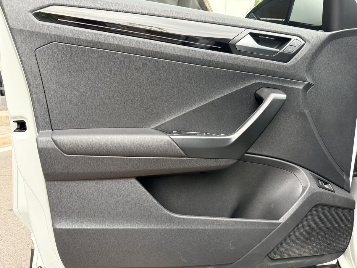 Volkswagen T-Roc 2021 280TSI DSG 2WD Comfort Smart Connected 30 Anniversary Commemorative
