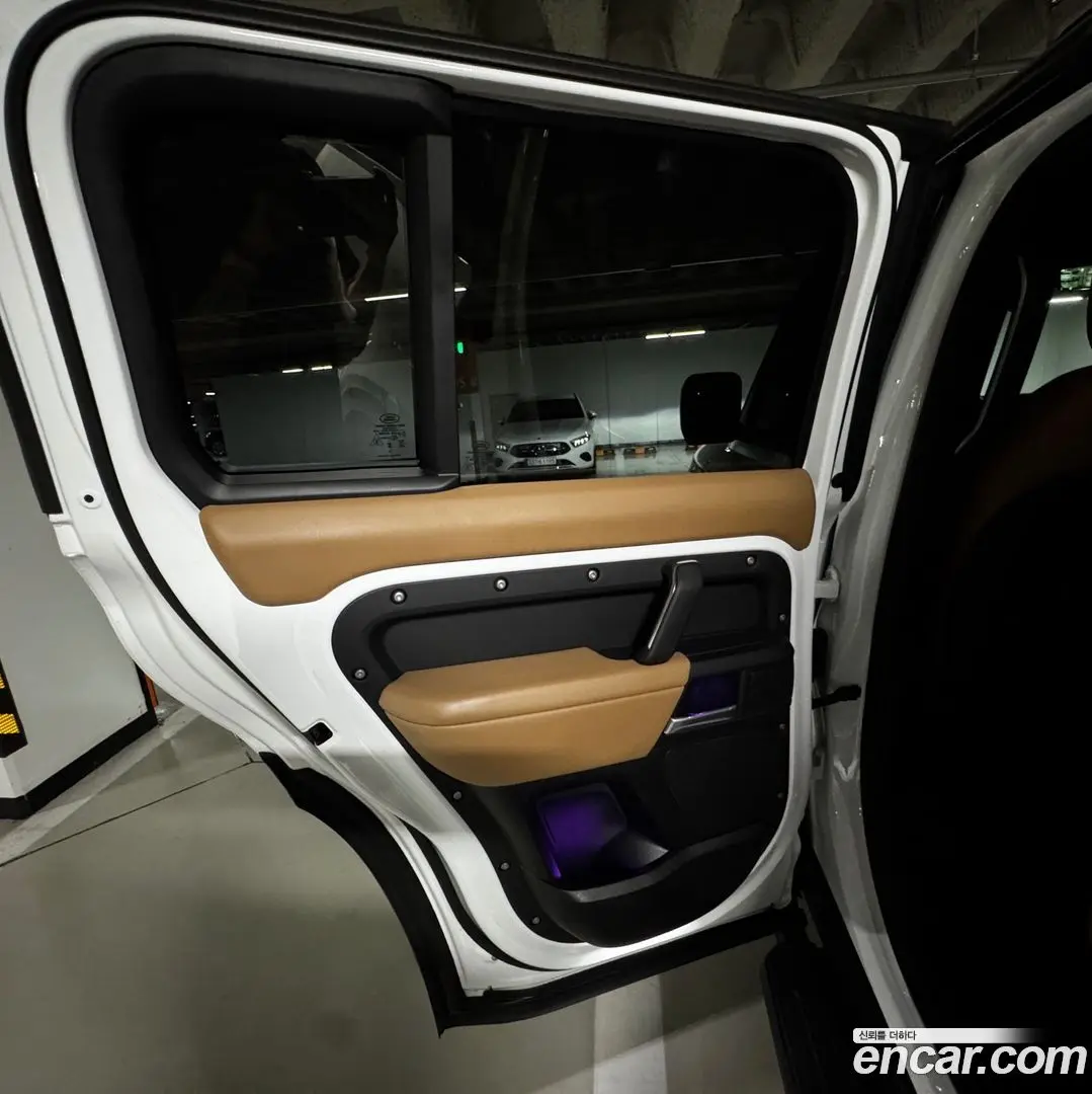 Land Rover Defender 110 D300 X-Dynamic HSE