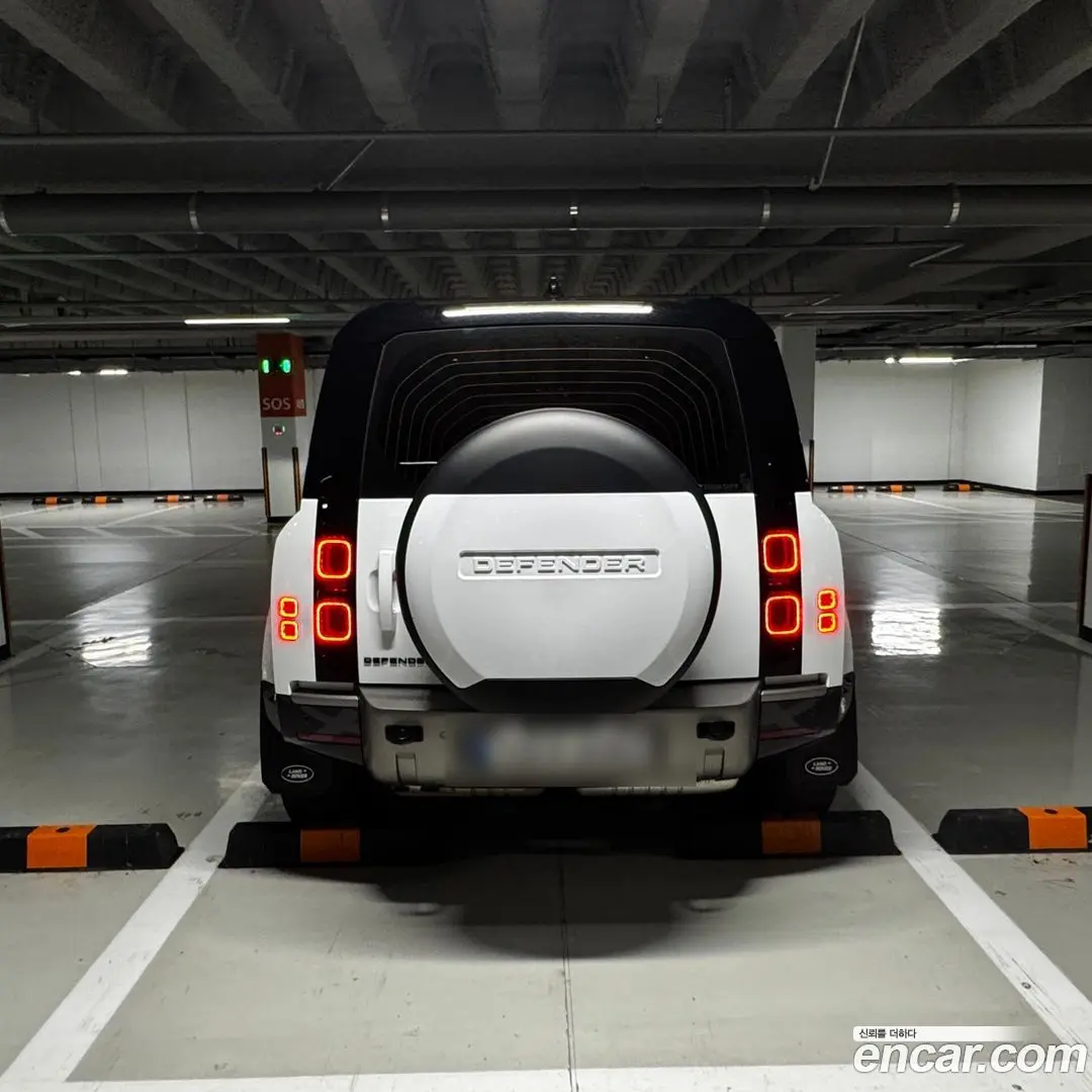 Land Rover Defender 110 D300 X-Dynamic HSE