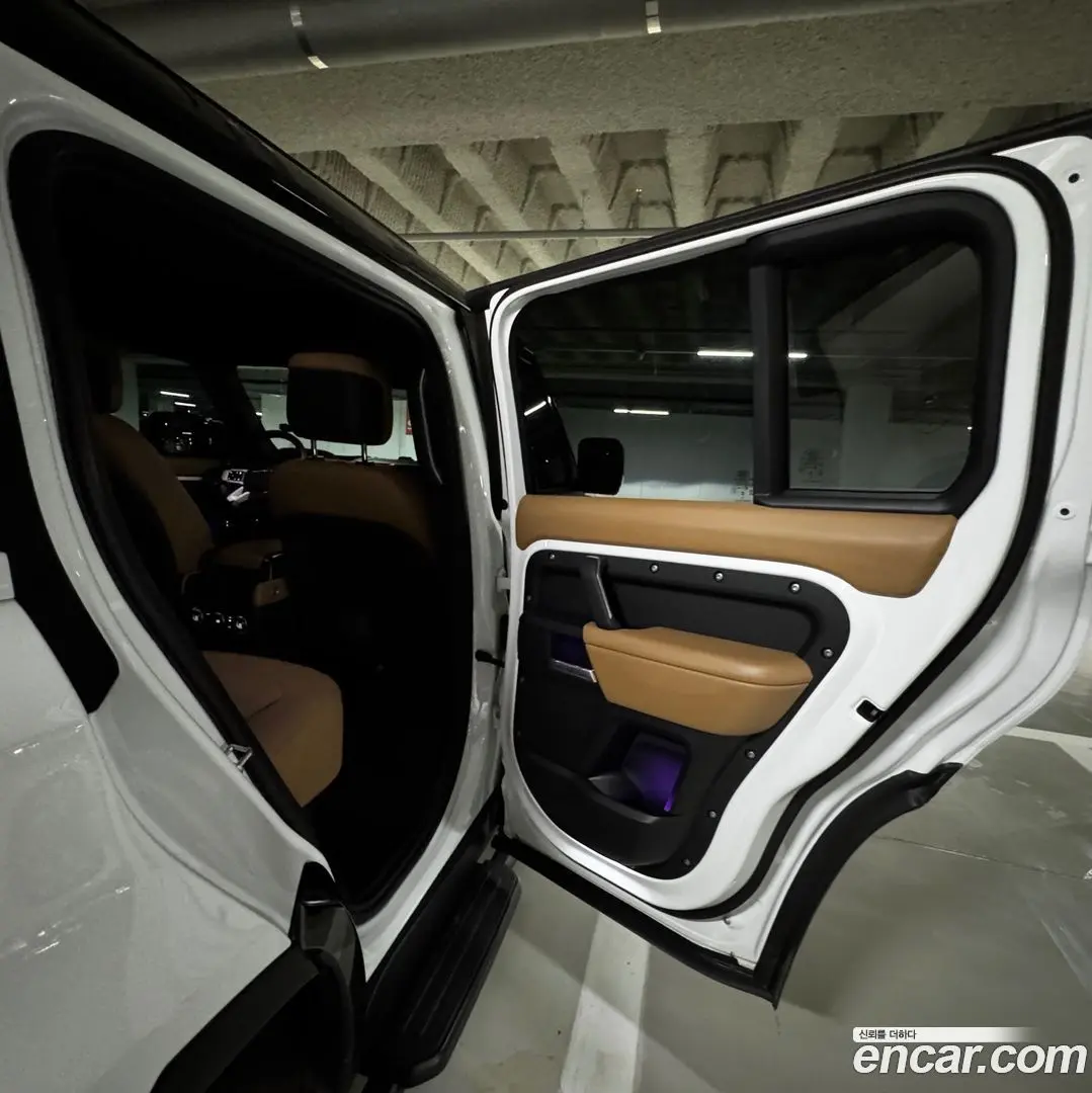 Land Rover Defender 110 D300 X-Dynamic HSE