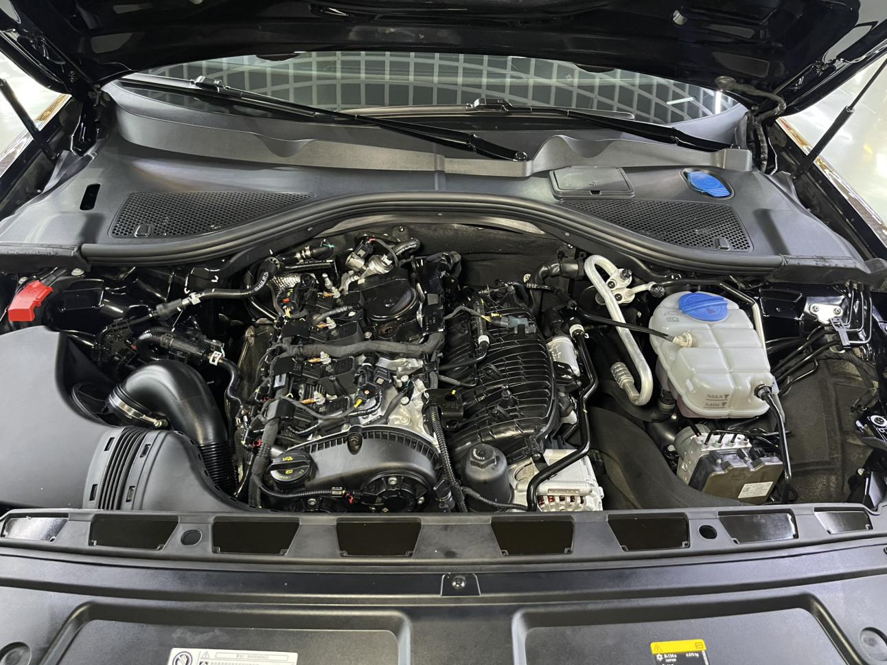 Volkswagen 2021 380TSI Luxury