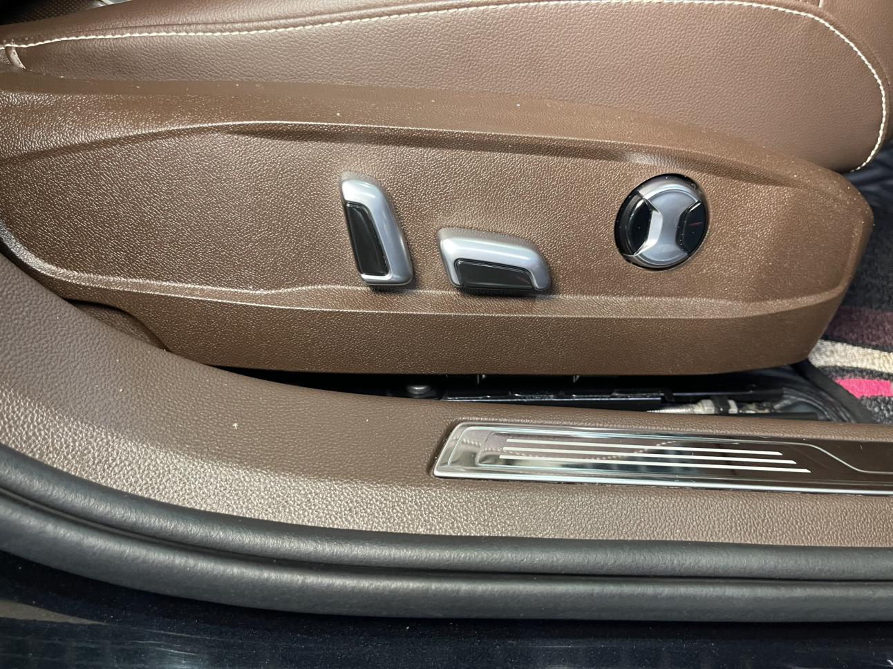 Volkswagen 2021 380TSI Luxury