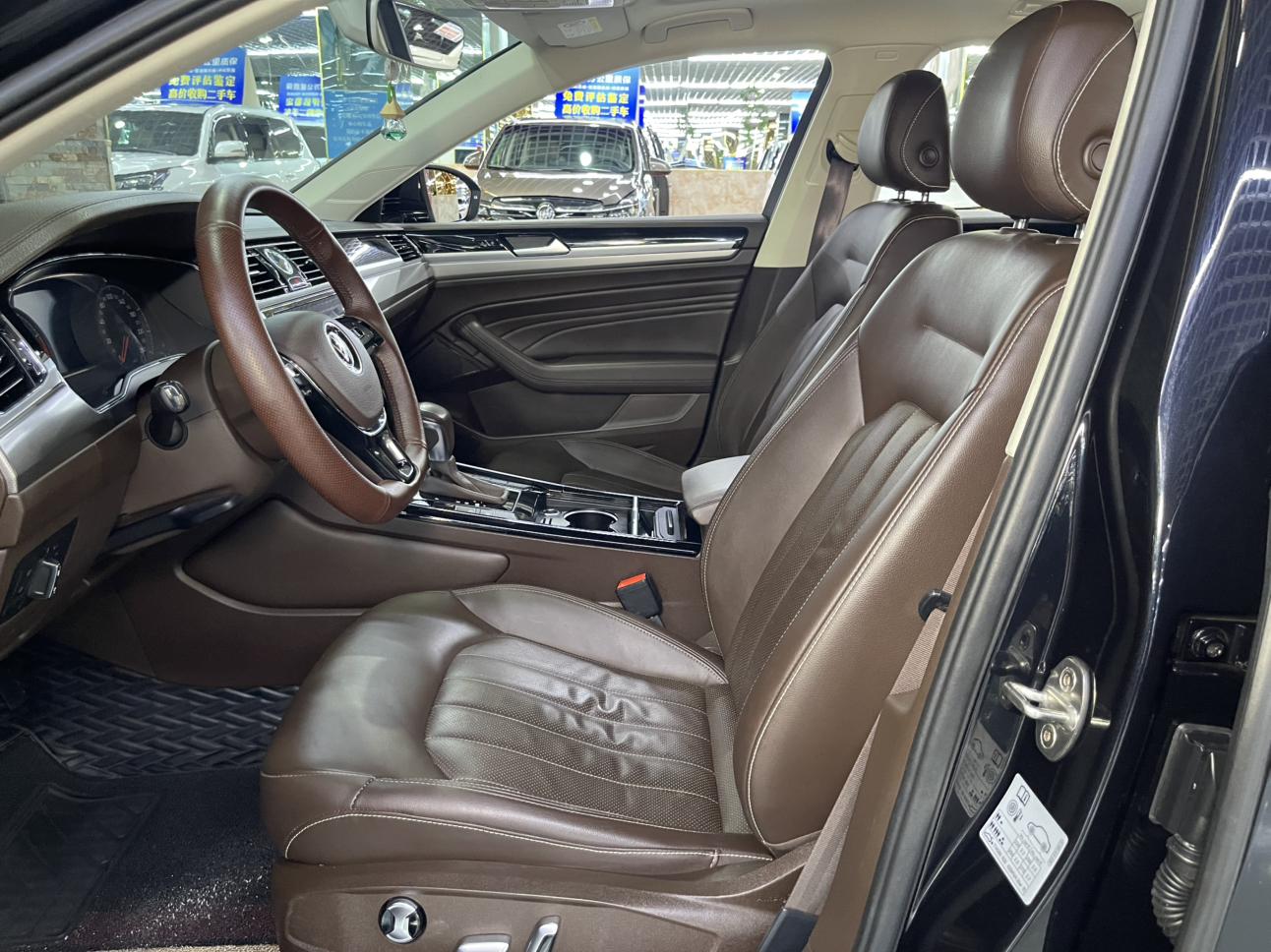 Volkswagen 2021 380TSI Luxury