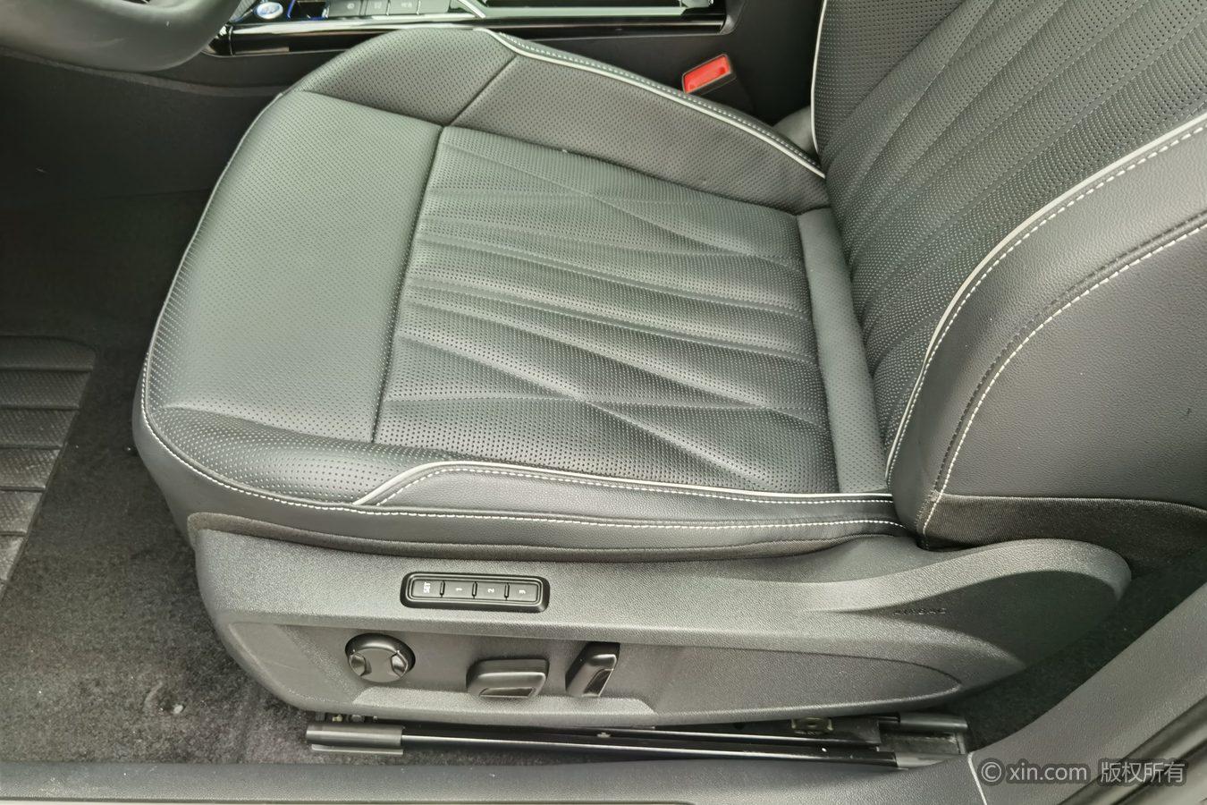 Volkswagen Passat 2023 Facelift 380TSI Luxury