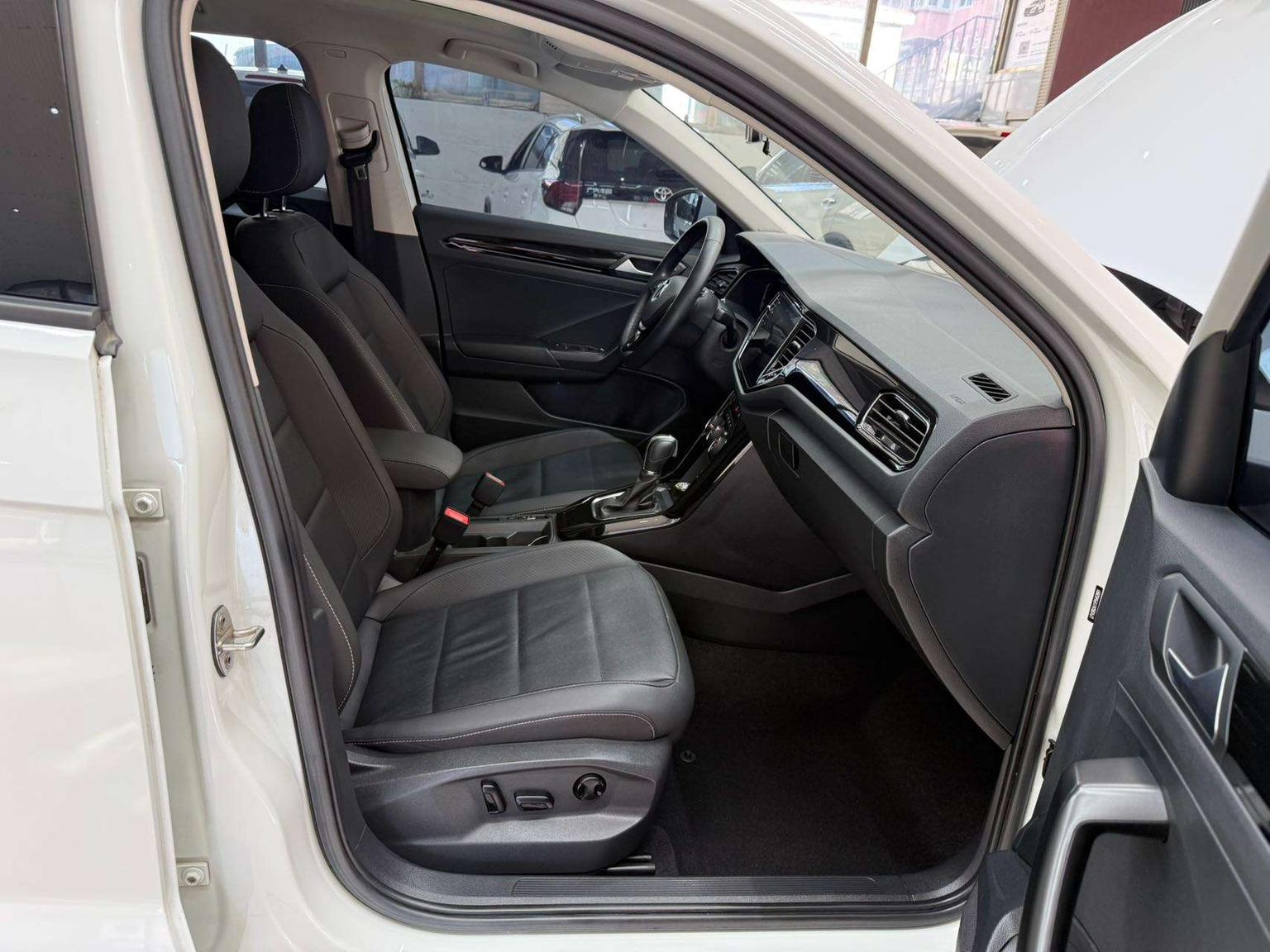 Volkswagen T-Roc 2022 280TSI DSG 2WD PLUS