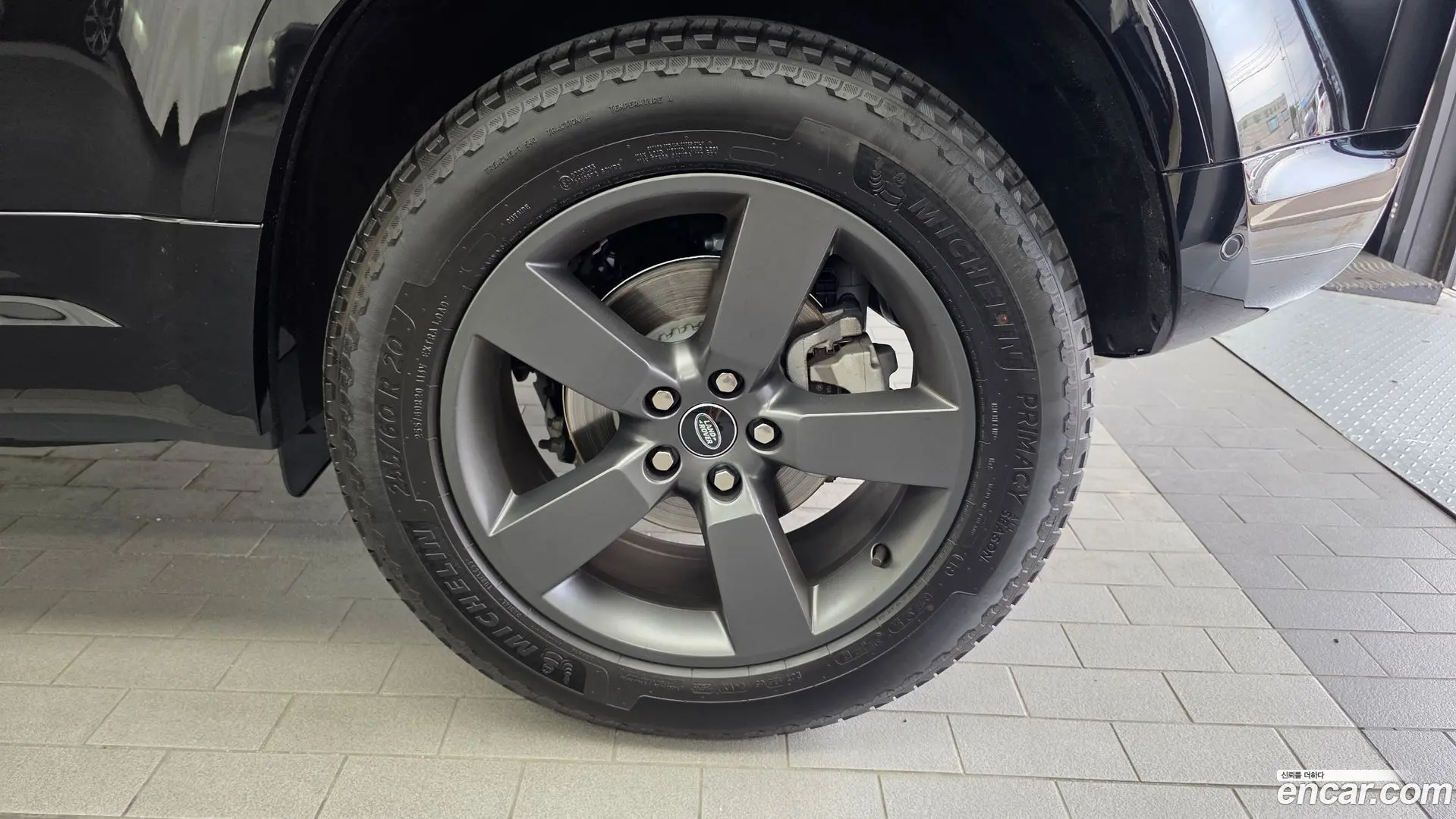 Land Rover Defender 110 P300 X-Dynamic SE