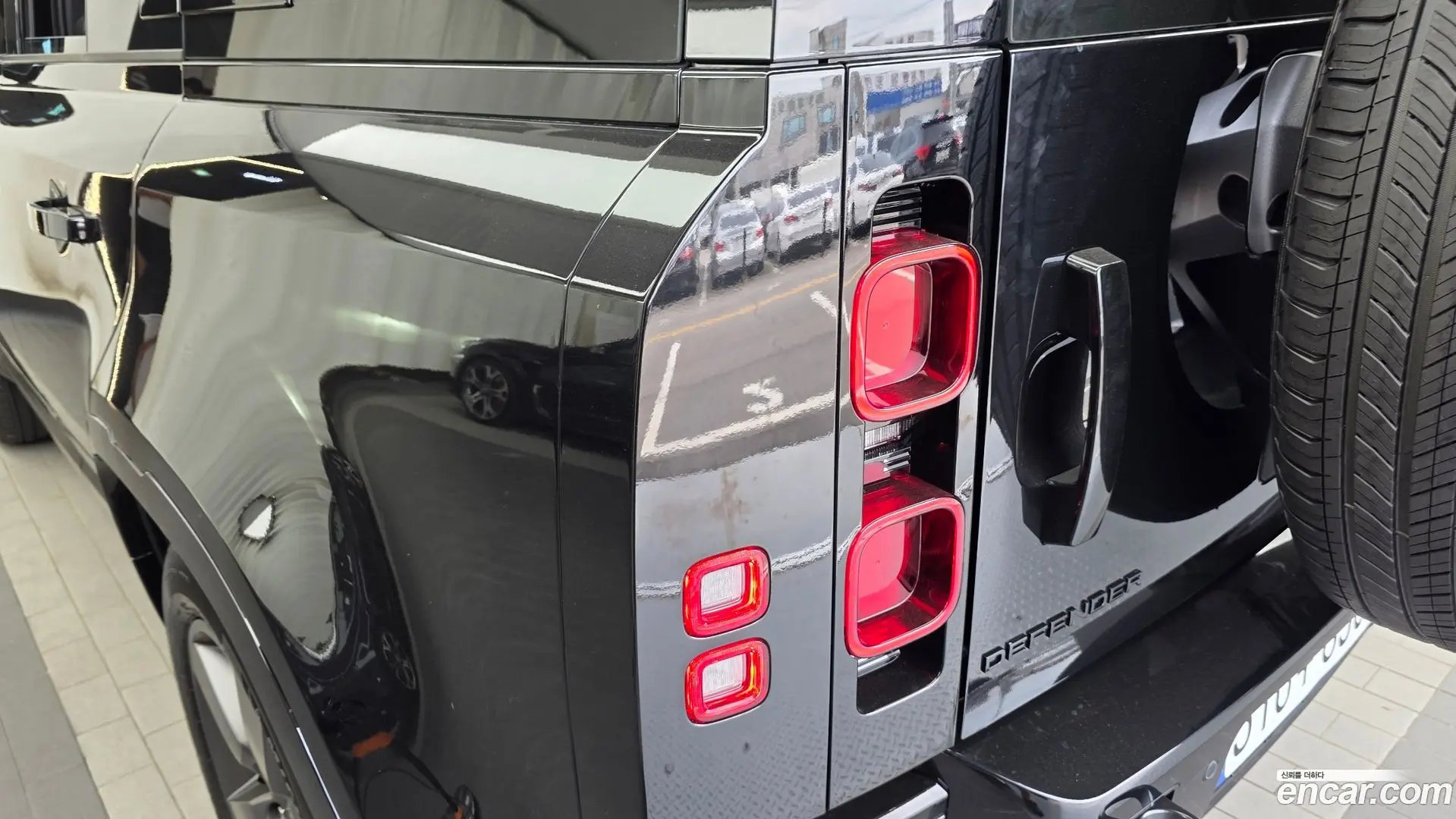 Land Rover Defender 110 P300 X-Dynamic SE