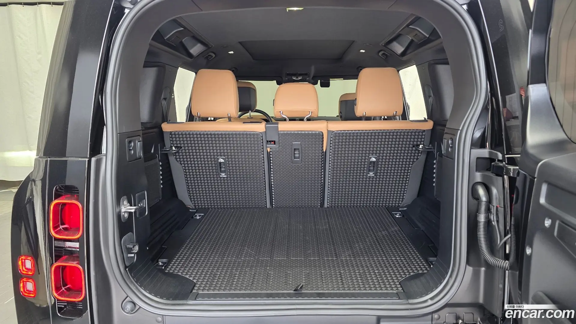 Land Rover Defender 110 P300 X-Dynamic SE