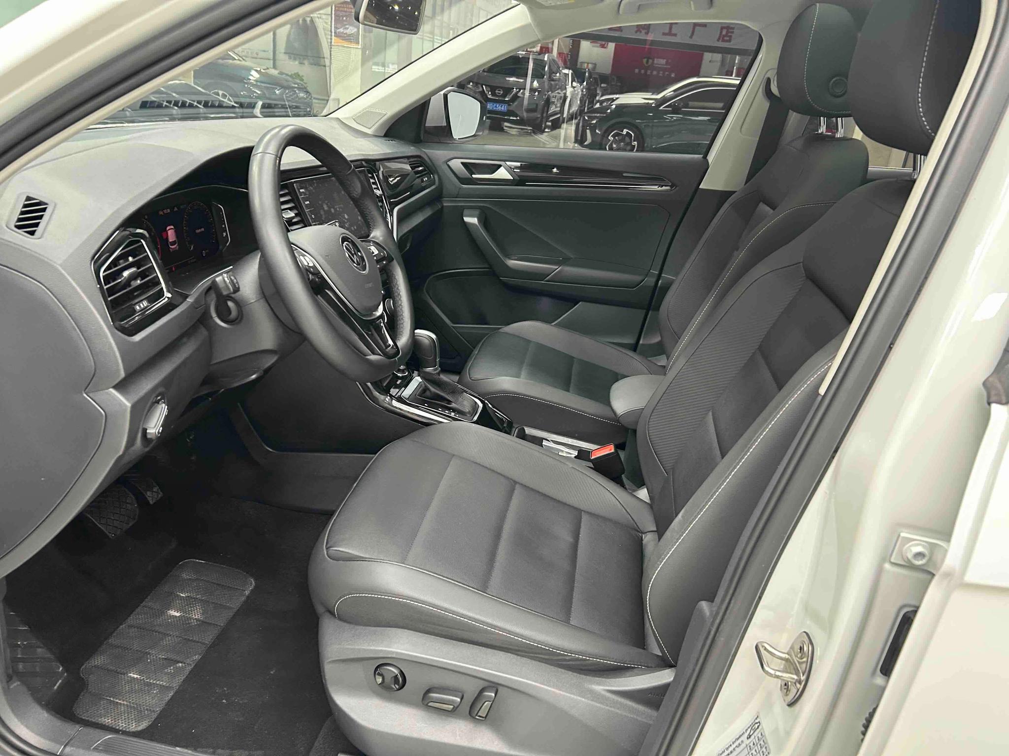 Volkswagen T-Roc 2022 280TSI DSG 2WD PLUS