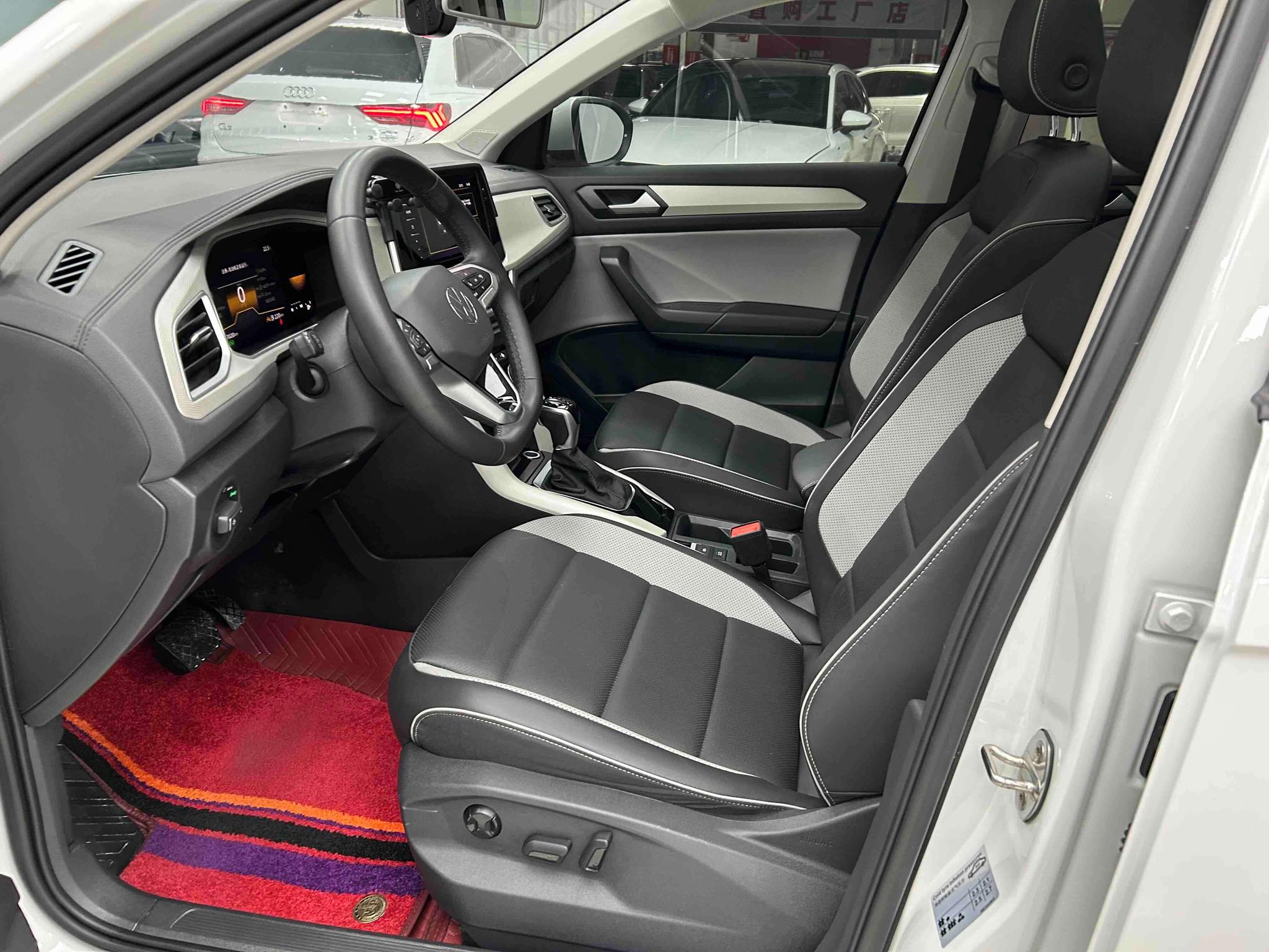 Volkswagen T-Roc 2024 280TSI DSG
