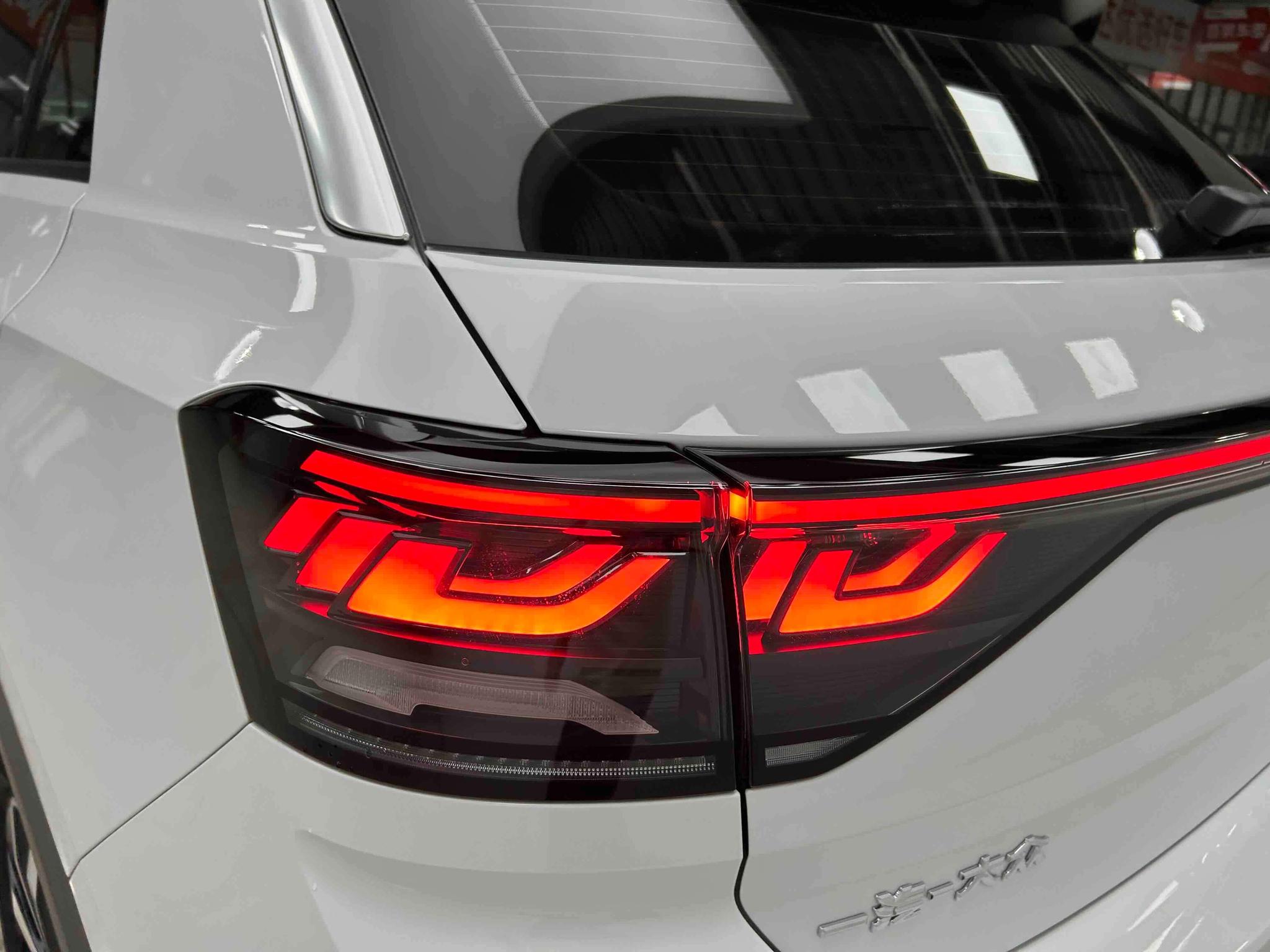 Volkswagen T-Roc 2024 280TSI DSG