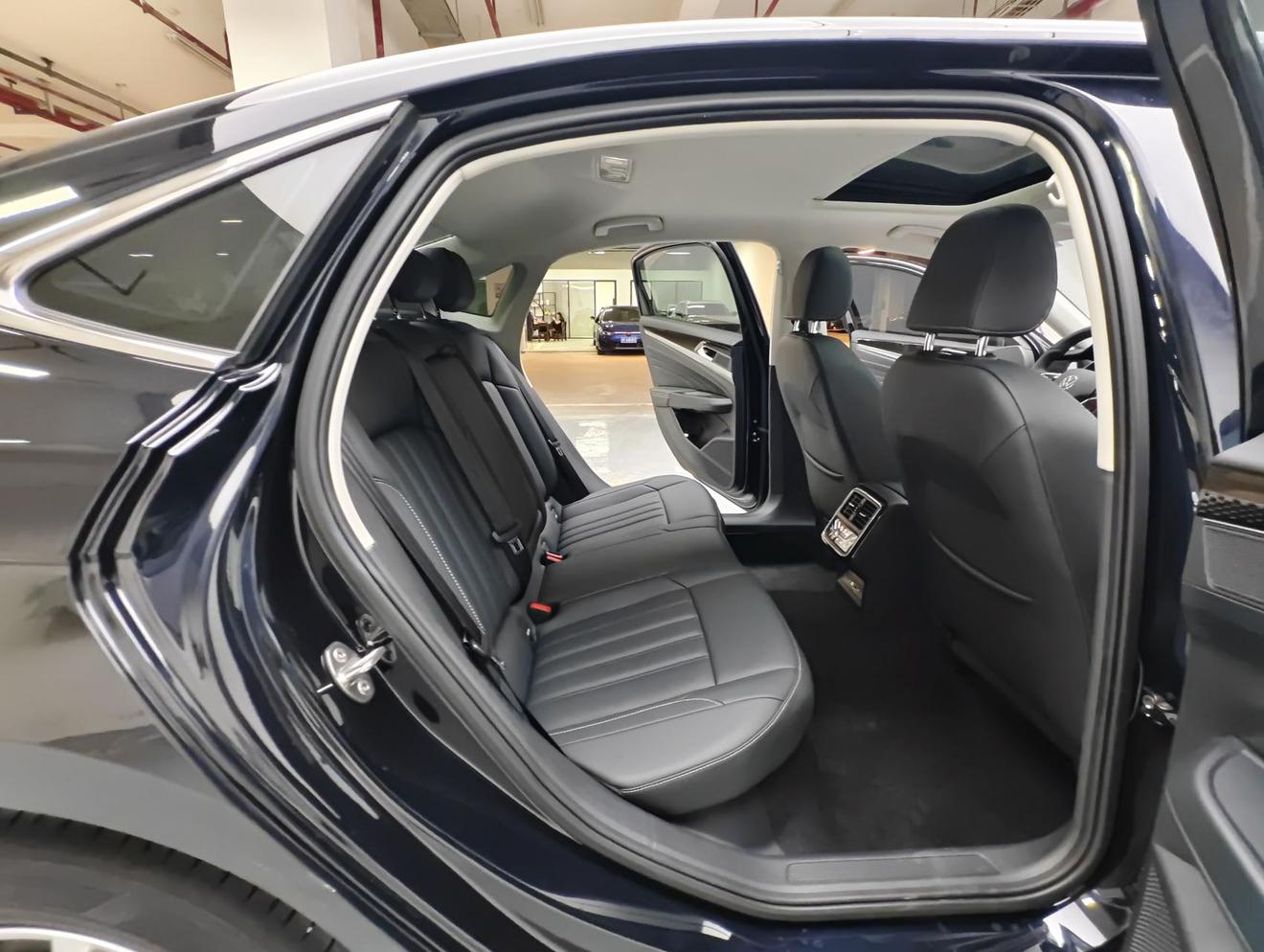 Volkswagen Passat 2022 280TSI Business
