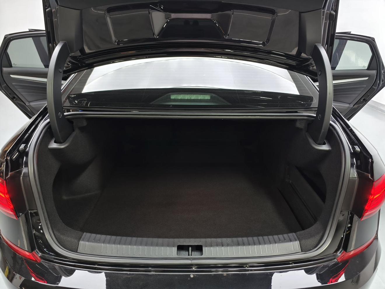 Volkswagen Passat 2022 280TSI Business