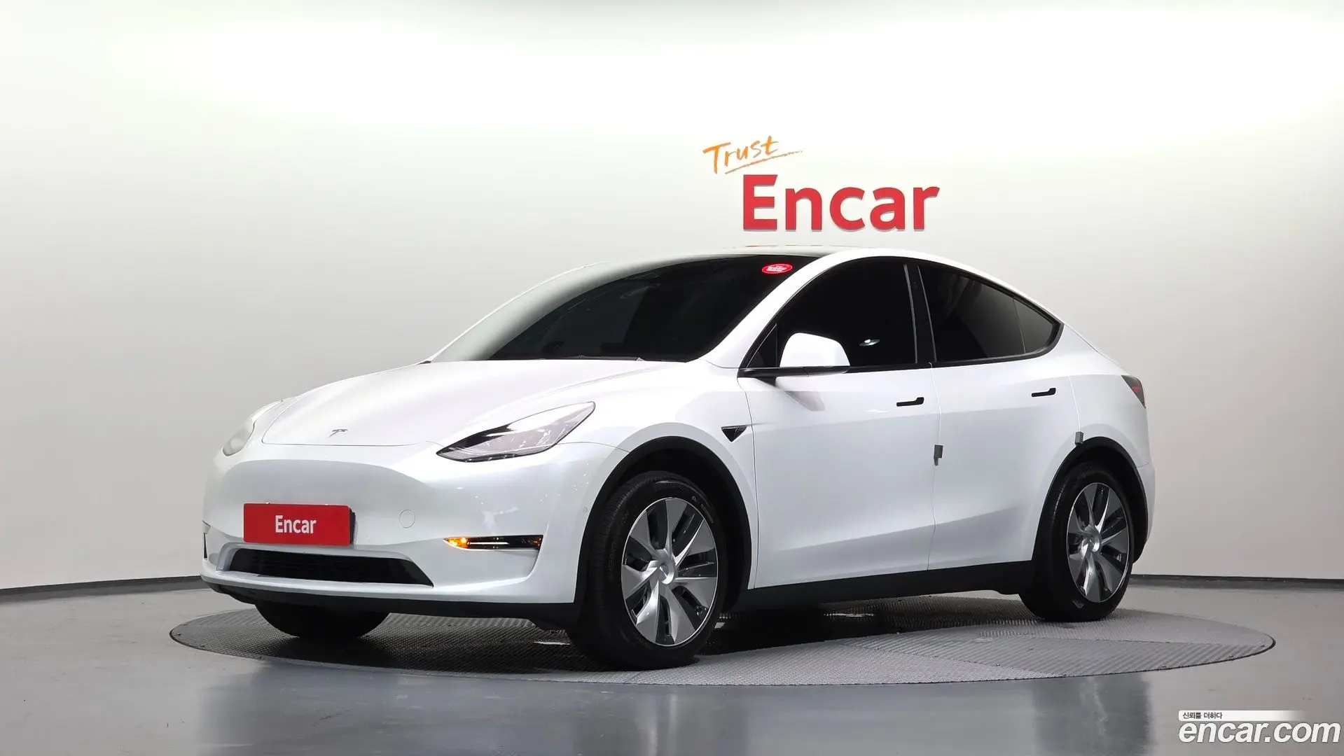 Tesla Model Y Standard Range RWD