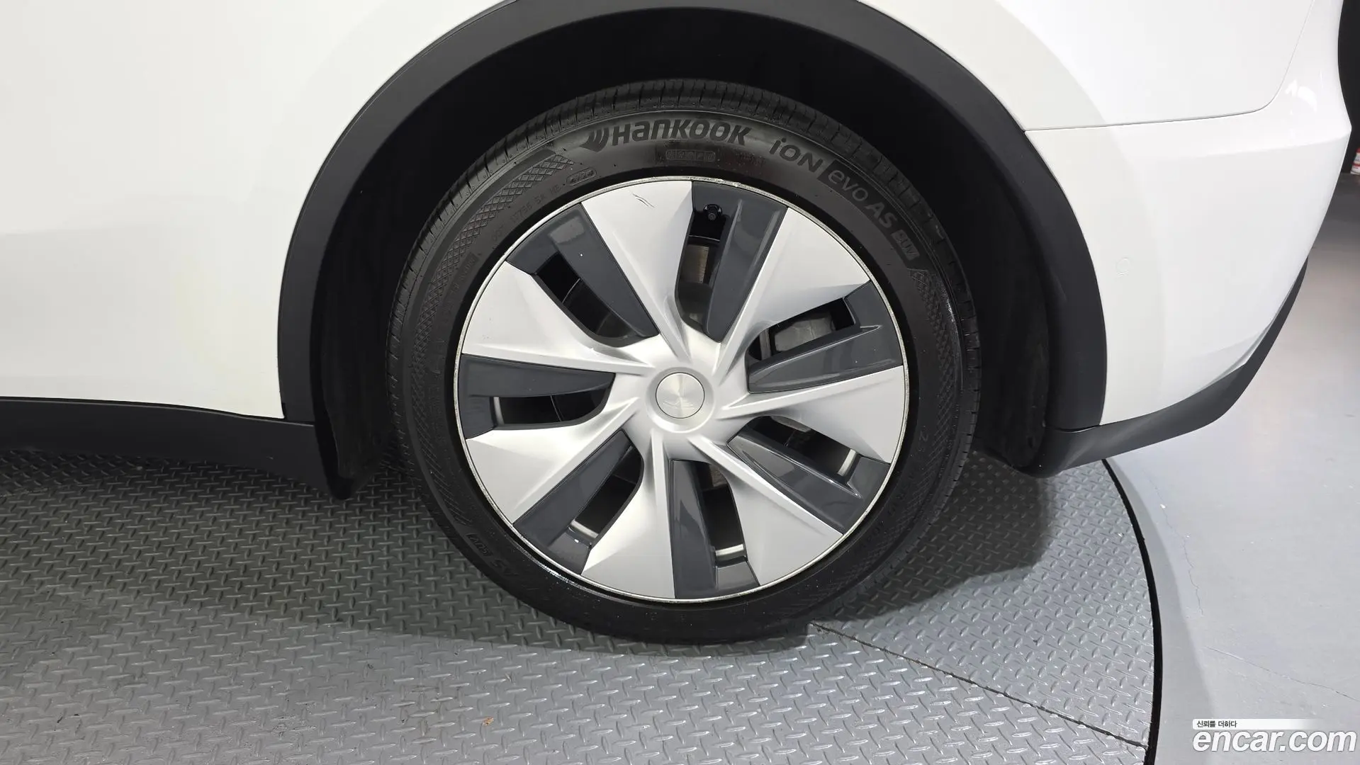 Tesla Model Y Standard Range RWD
