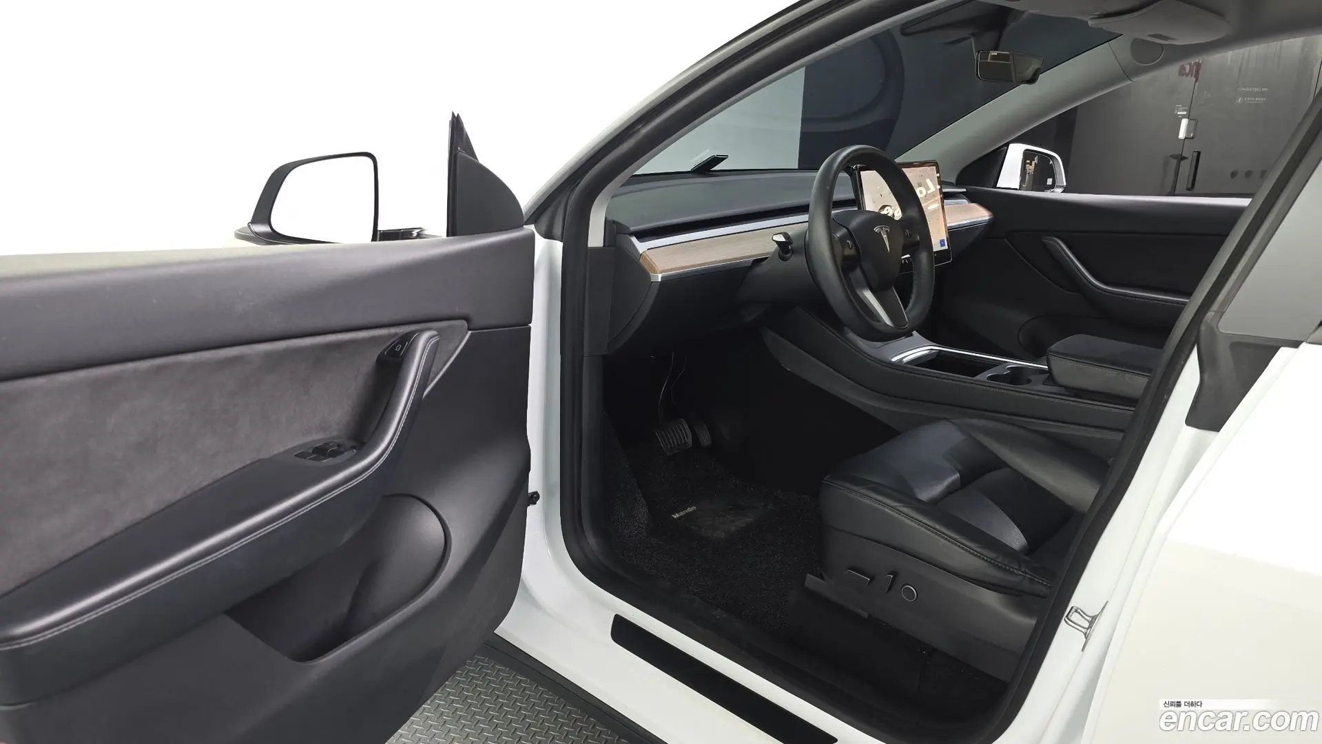 Tesla Model Y Standard Range RWD