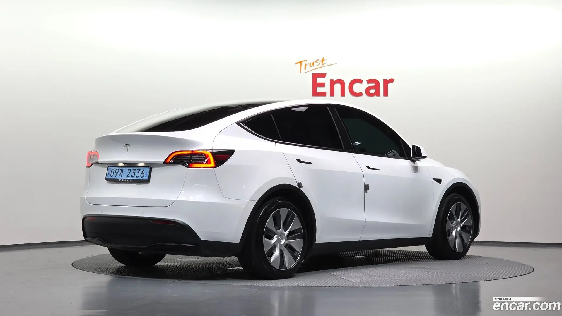 Tesla Model Y Standard Range RWD