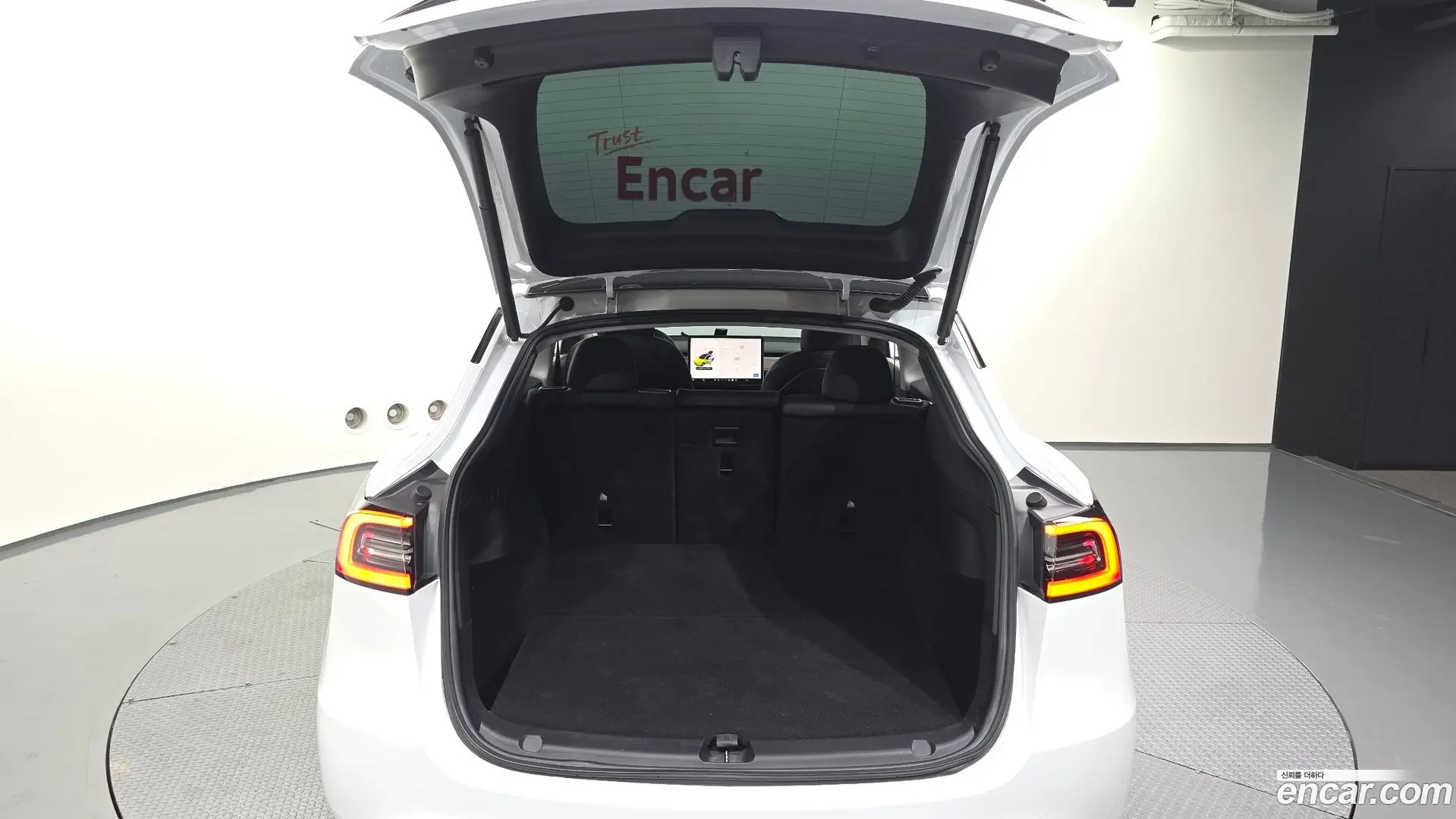 Tesla Model Y Standard Range RWD