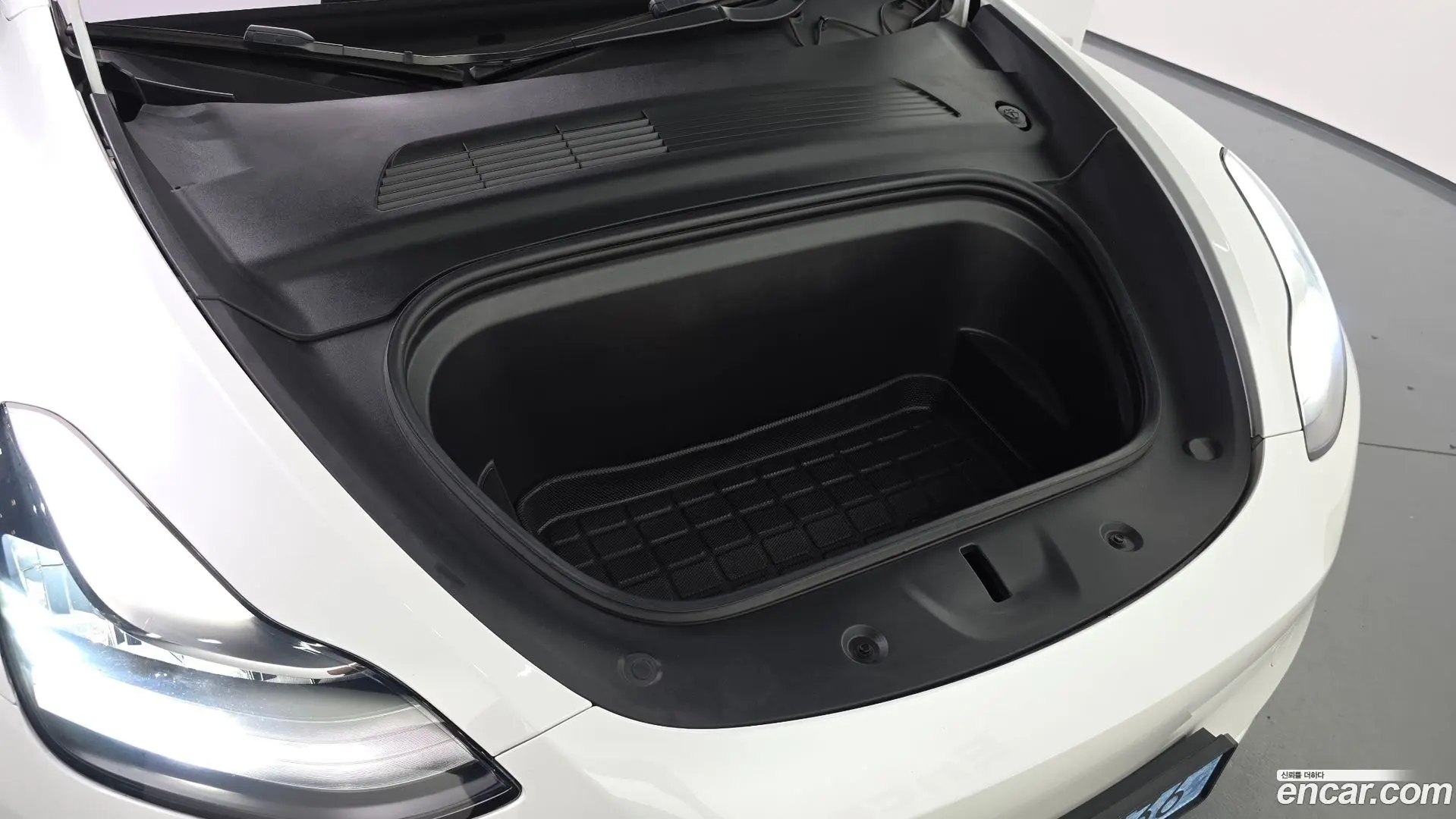 Tesla Model Y Standard Range RWD