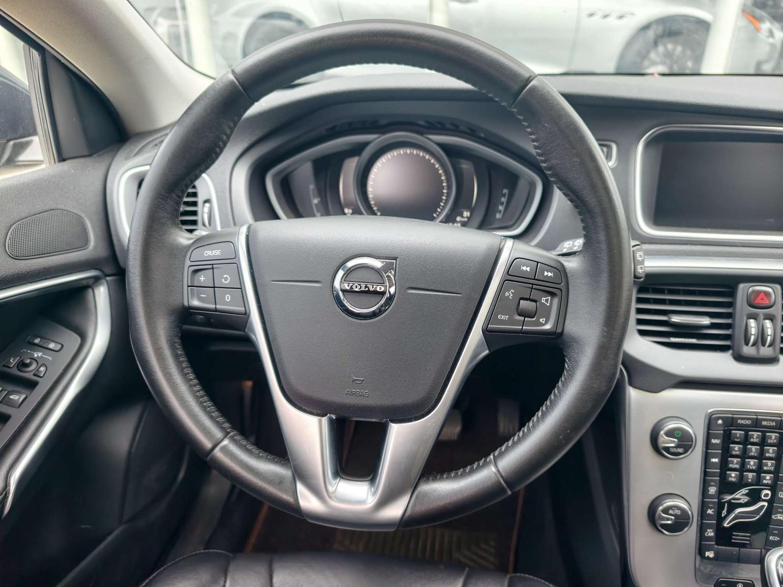 Volvo V40 2017 T3 Zhiya Edition