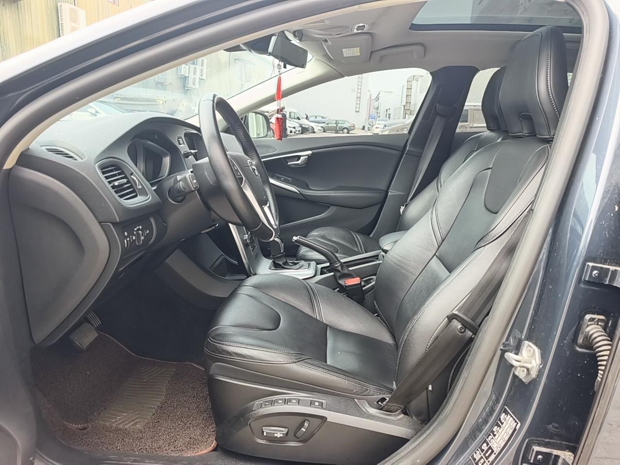 Volvo V40 2017 T3 Zhiya Edition