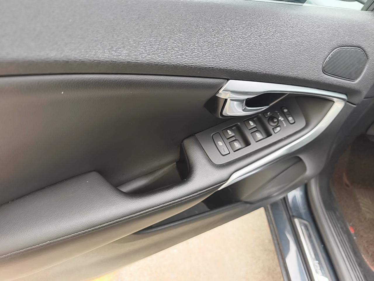 Volvo V40 2017 T3 Zhiya Edition