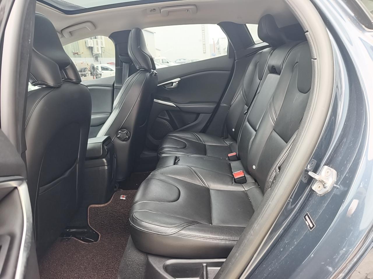 Volvo V40 2017 T3 Zhiya Edition