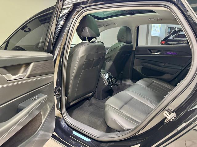 Volkswagen Passat 2025 Pro 380TSI Dragon Shine