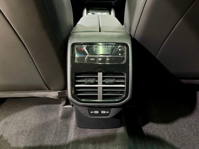 Volkswagen Passat 2025 Pro 380TSI Dragon Shine