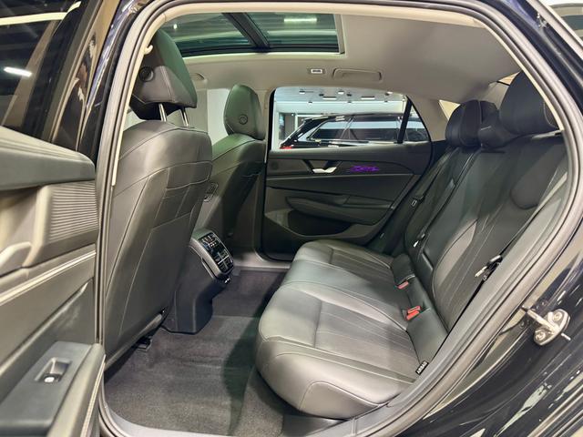 Volkswagen Passat 2025 Pro 380TSI Dragon Shine