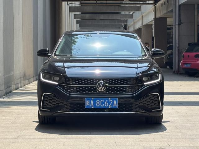 Volkswagen Passat 2024 330TSI Star Sky Elite