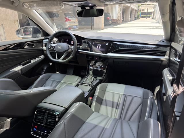 Volkswagen Passat 2024 330TSI Star Sky Elite